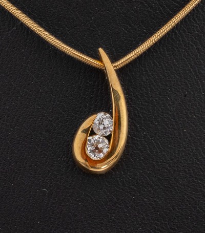 27140581a - 14 kt Gold Diamant-Anhänger, GG 585/000 gepr., geschwungen, 2 Altschliffdiamanten ...