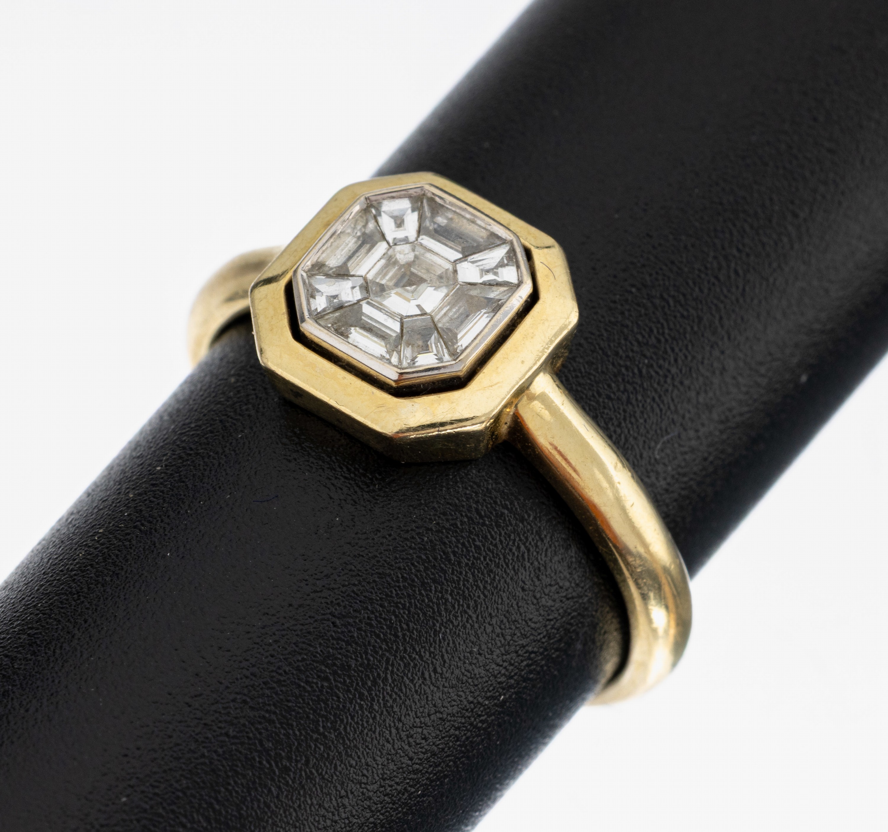 Image 27140828 - 14 kt Gold Diamant-Ring, GG 750/000, oktagonaler Ringkopf, 1 Diamant-Achteck und 8 ...