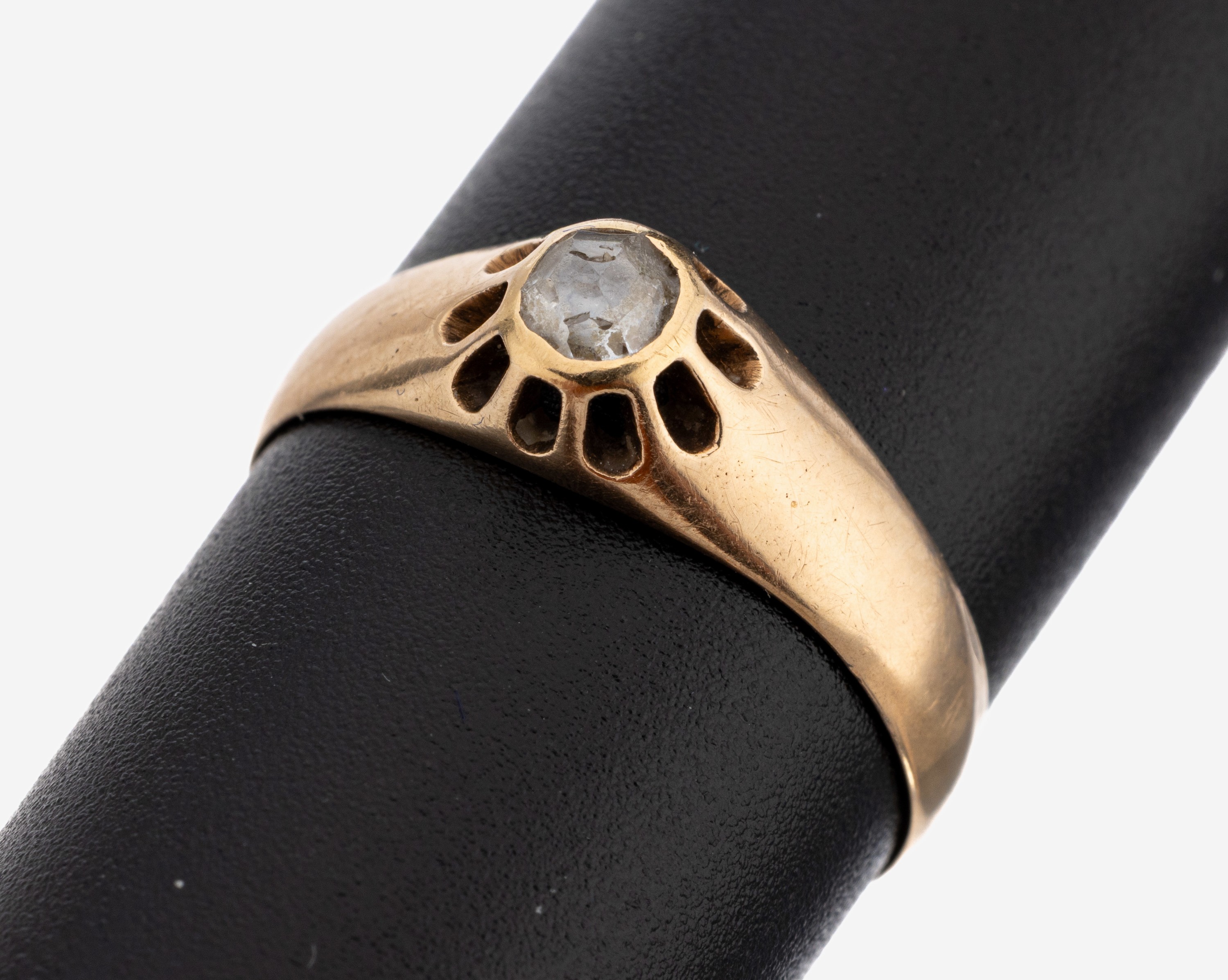 Image 27140928 - 14 kt Gold Diamant-Ring, Österreich/Wien, um 1900, GG 585/000, schlicht, kl. ...