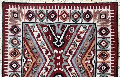 27141125a - Stickerei, Indien, Ende 20.Jhd, Wolle auf Baumwolle, ca. 144 x 89 cm, EHZ: 1-2 ...