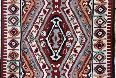 27141125b - Stickerei, Indien, Ende 20.Jhd, Wolle auf Baumwolle, ca. 144 x 89 cm, EHZ: 1-2 ...