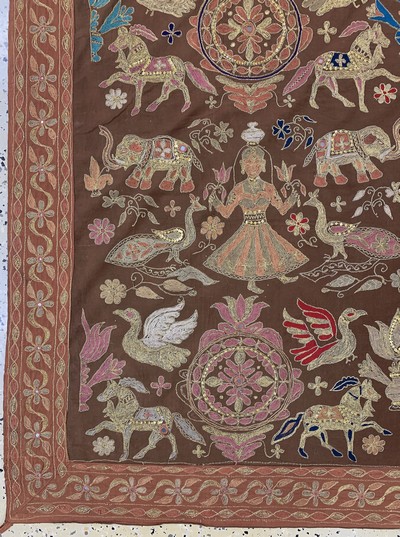 27141132b - Stickerei, Indien, Ende 20.Jhd, Metall-Seidenstickerei, ca. 219 x 148 cm, EHZ:1-2 ...
