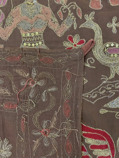 27141132f - Stickerei, Indien, Ende 20.Jhd, Metall-Seidenstickerei, ca. 219 x 148 cm, EHZ:1-2 ...
