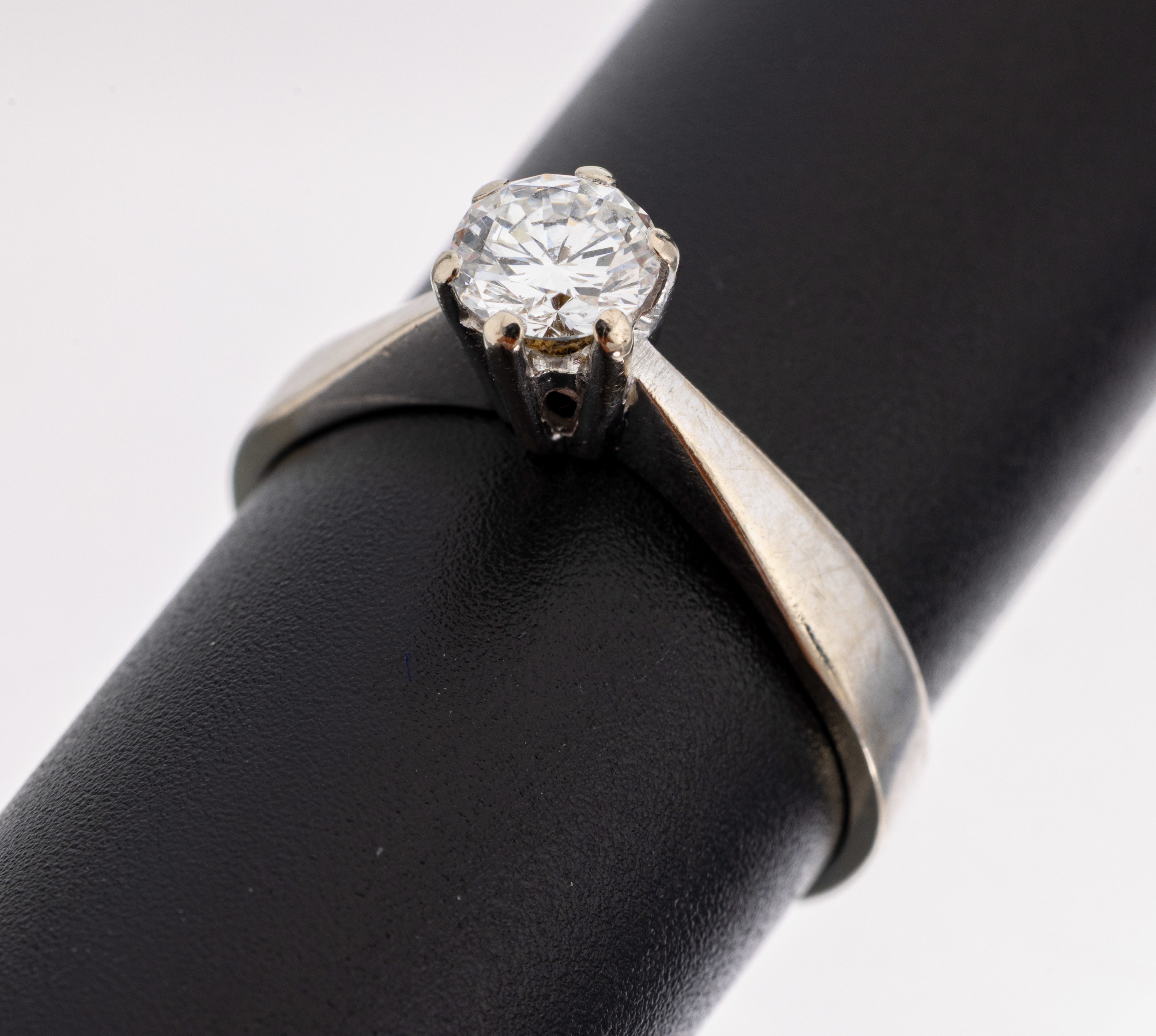 Image 27141230 - 14 kt Gold Brillant-Ring, WG 585/000, Brillant ca. 0.505 ct feines Weiß/lr, RW 57, ca. ...