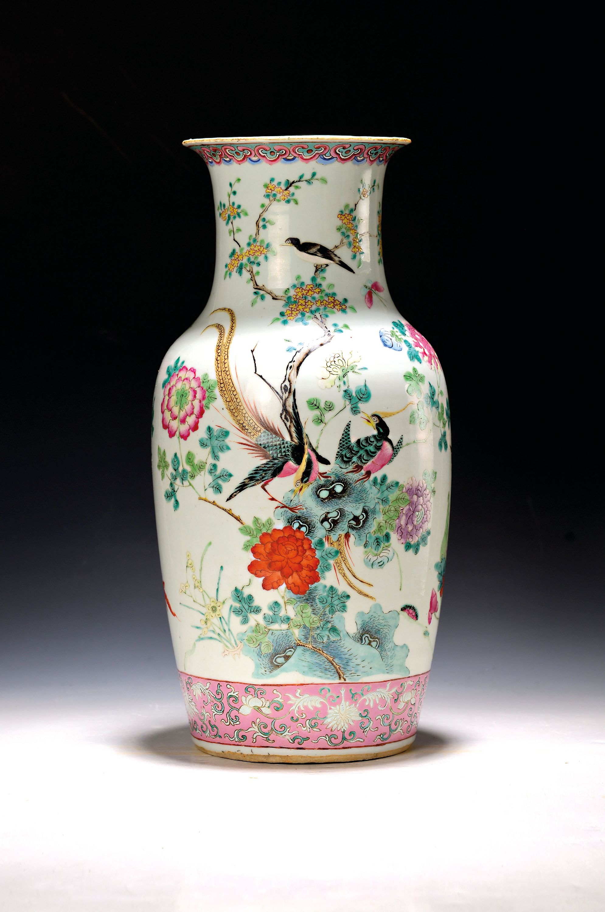 Image 27141332 - Vase, China, um 1860/70, Porzellan, Vogelmalerei, bunt, bemalt, innen türkisblau ...
