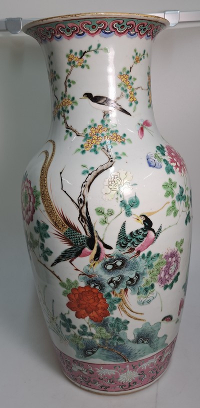 27141332a - Vase, China, um 1860/70, Porzellan, Vogelmalerei, bunt, bemalt, innen türkisblau ...