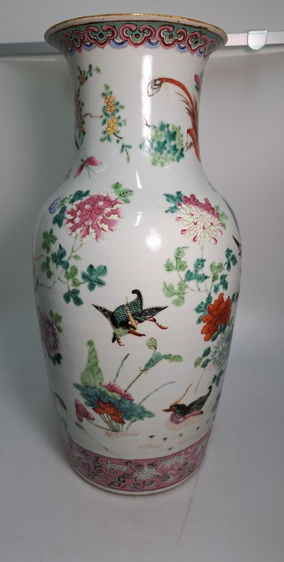 27141332b - Vase, China, um 1860/70, Porzellan, Vogelmalerei, bunt, bemalt, innen türkisblau ...
