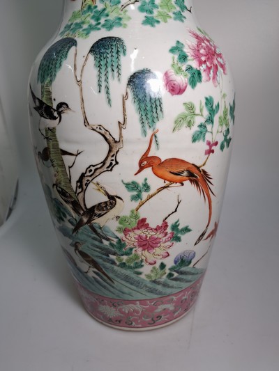 27141332e - Vase, China, um 1860/70, Porzellan, Vogelmalerei, bunt, bemalt, innen türkisblau ...