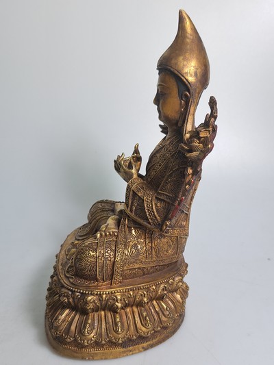 27141394g - Tsongkhapa, Gelbkappenmönch, Tibet/ Sino-Tibet, 20. Jh., Bronze, reich verziertes ...