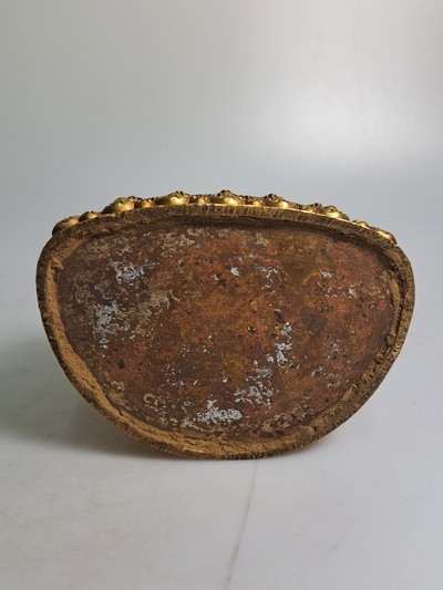 27141394h - Tsongkhapa, Gelbkappenmönch, Tibet/ Sino-Tibet, 20. Jh., Bronze, reich verziertes ...