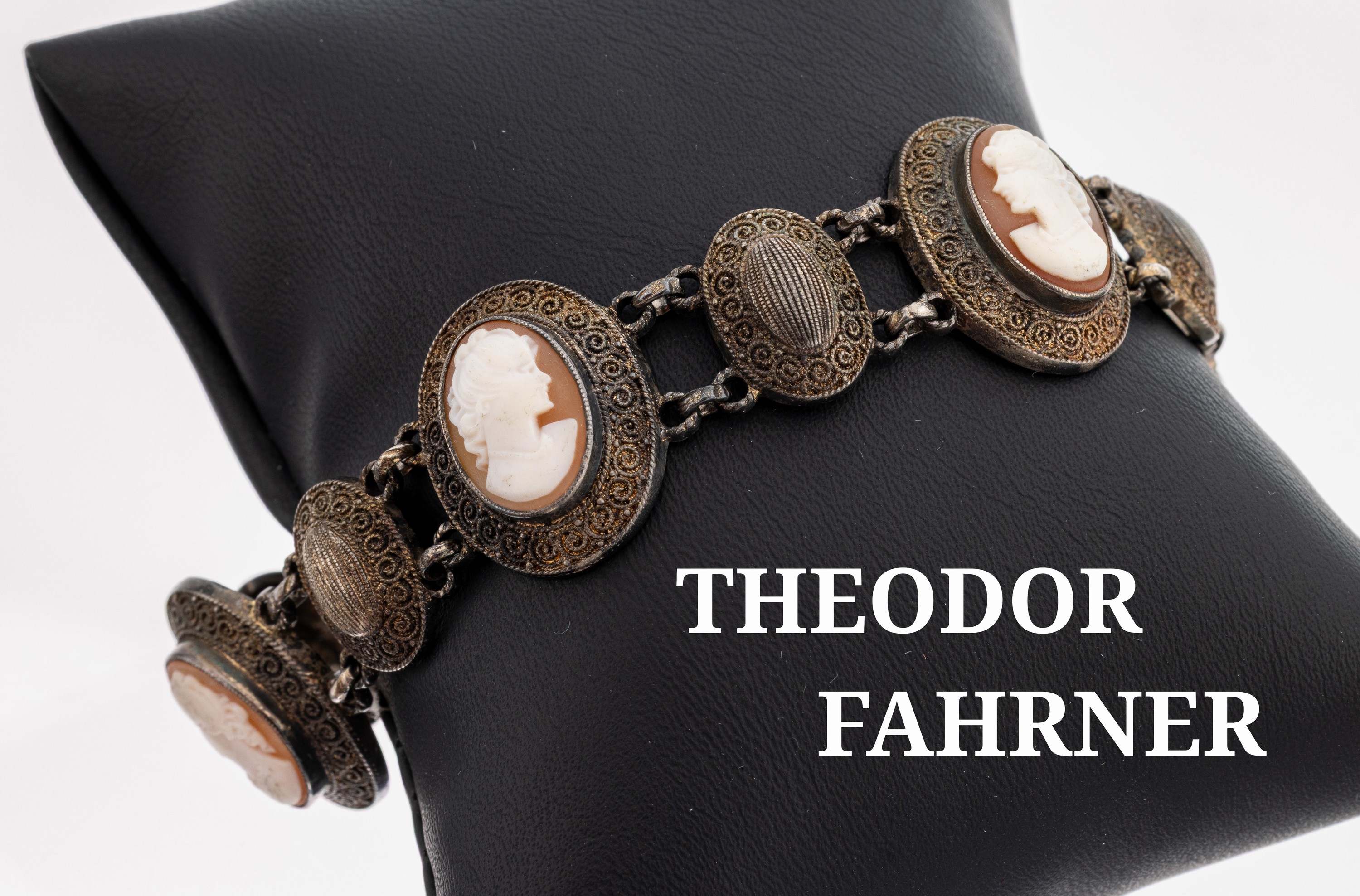 Image 27141418 - THEODOR FAHRNER Kamee-Armband, 1930er Jahre, 925er Silber verg., sogn. Kräuselfahrner, ...