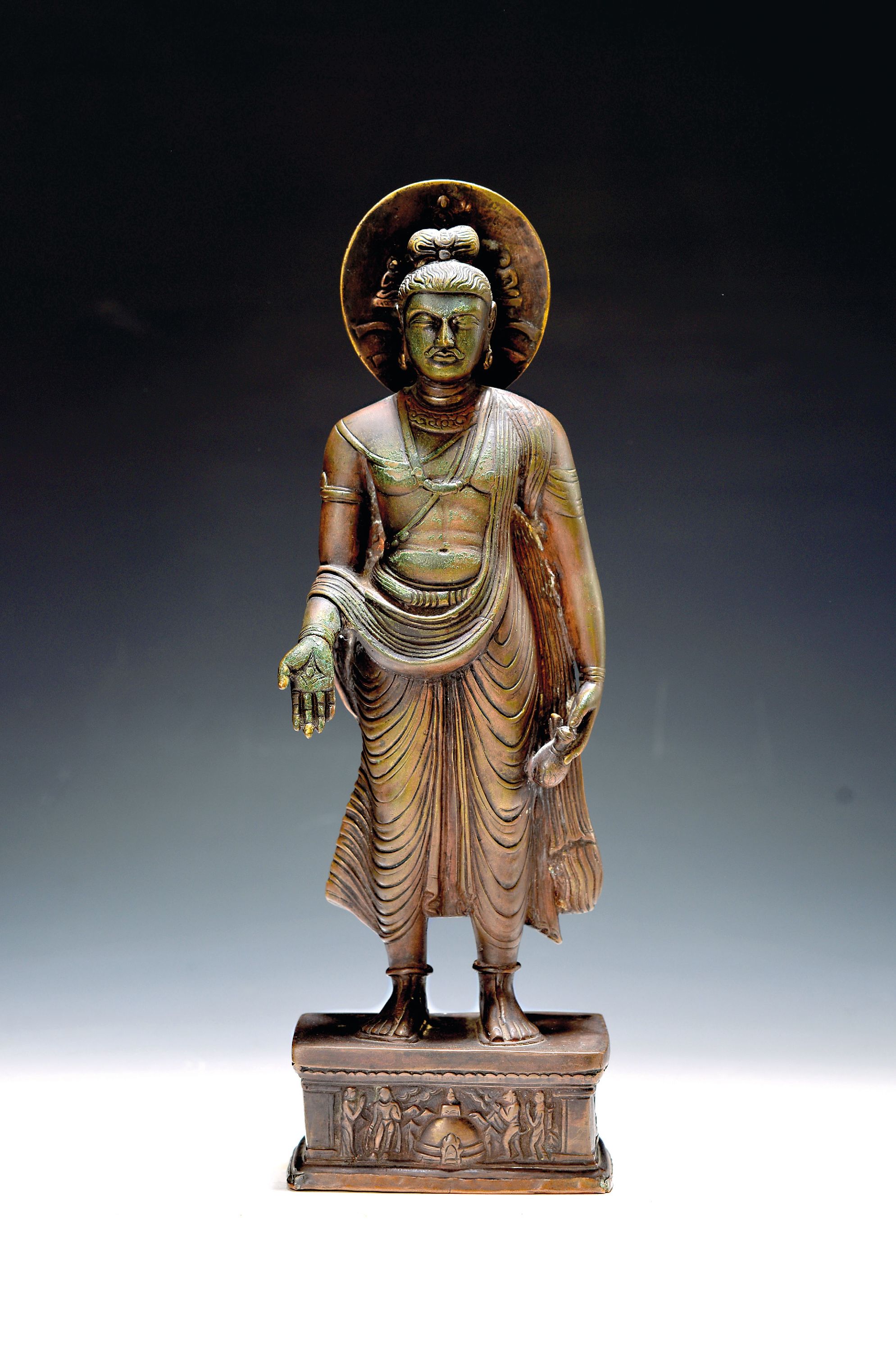 Image 27141501 - Stehender Buddha, Tibet, um 1900, Bronze, würdevoller Ausdruck, fliesendes ...