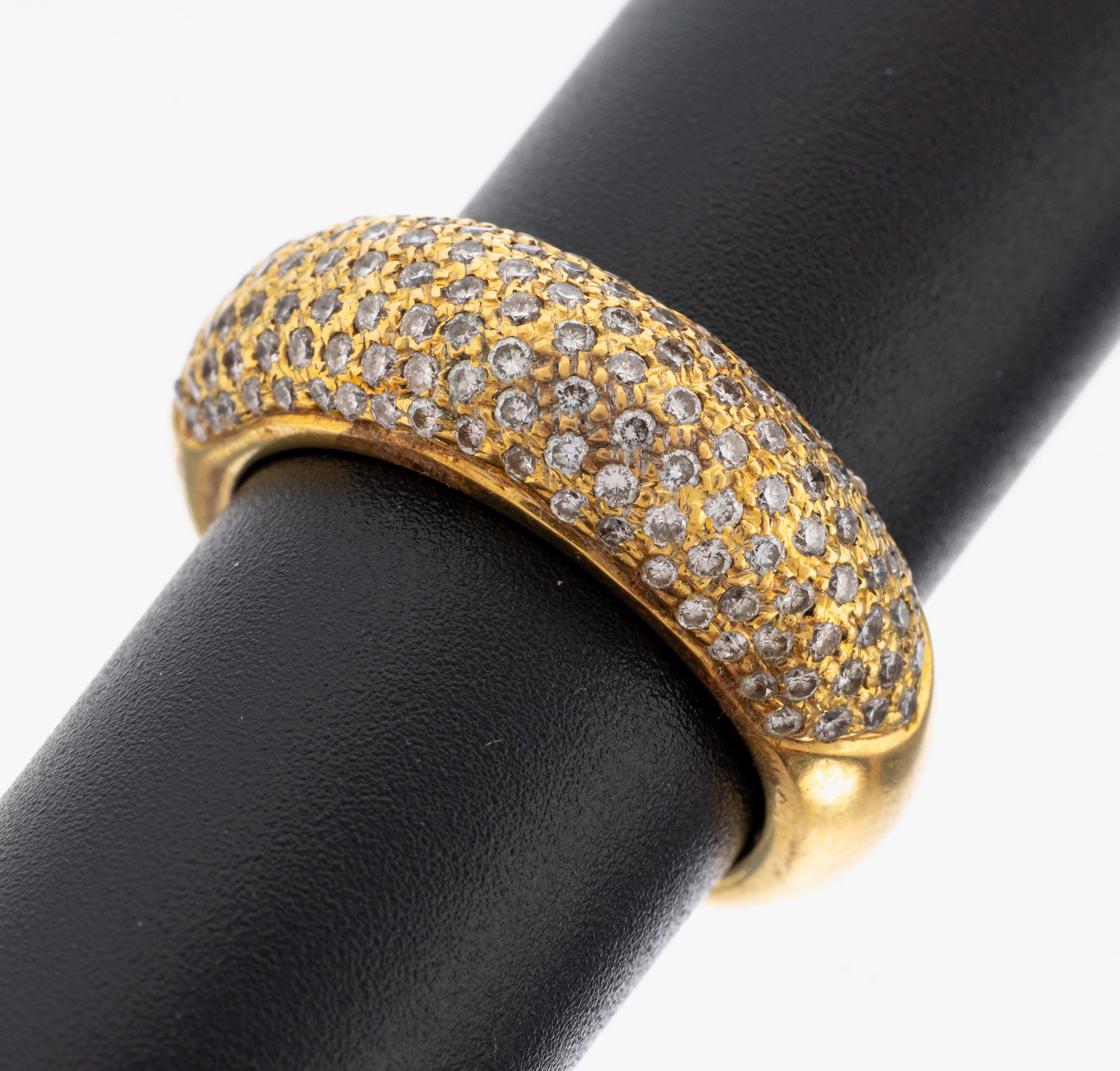 Image 27141562 - 18 kt Gold Brillant-Ring, GG 750/000, 136 Brillanten zus. ca. 0.68 ct Weiß/si-p1, RW ...
