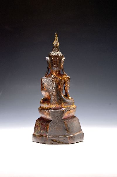 27141514a - Shakyamuni-Buddha, Burma, wohl 14./15. Jahrhundert, Bronze, Reste von Feuervergoldung, ...