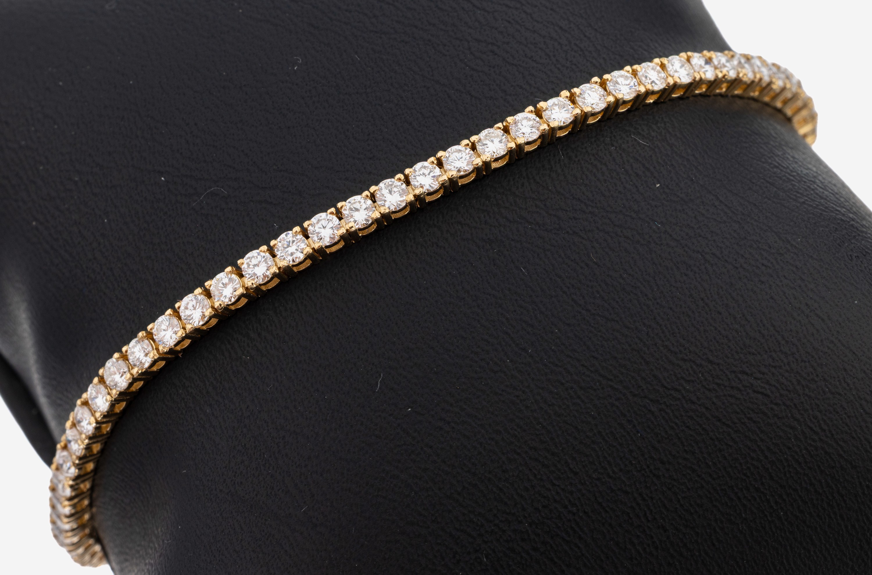 Image 27141726 - 14 kt Gold Brillant-Linienarmband, GG 585/000, 68 Brillanten zus. ca. 3.50 ct ...