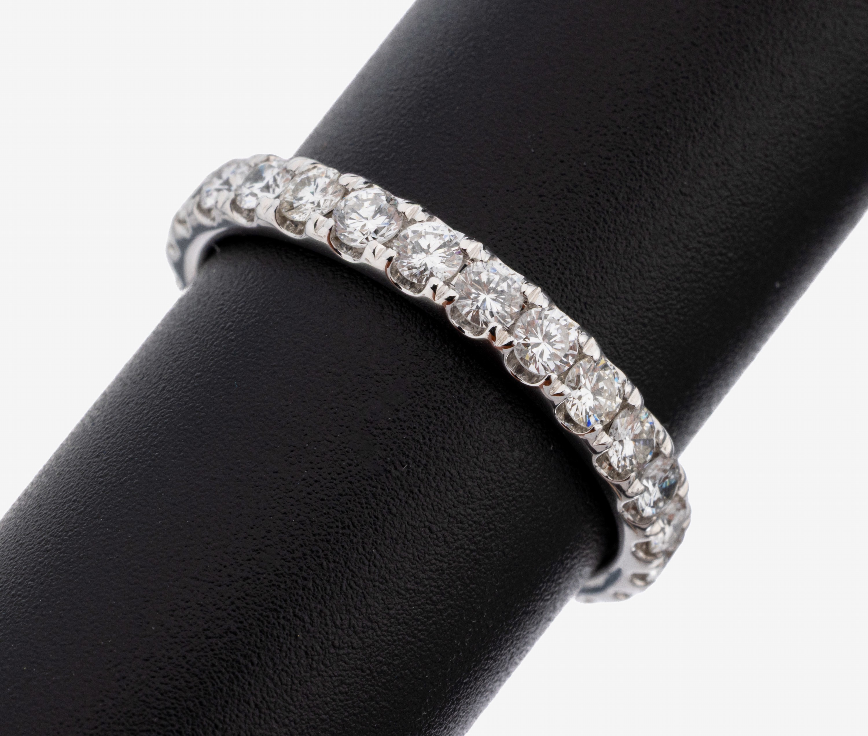Image 27141728 - 14 kt Gold Brillant-Memoryring, WG 585/000,26 Brillanten zus. ca. 1.44 ct (grav.) ...
