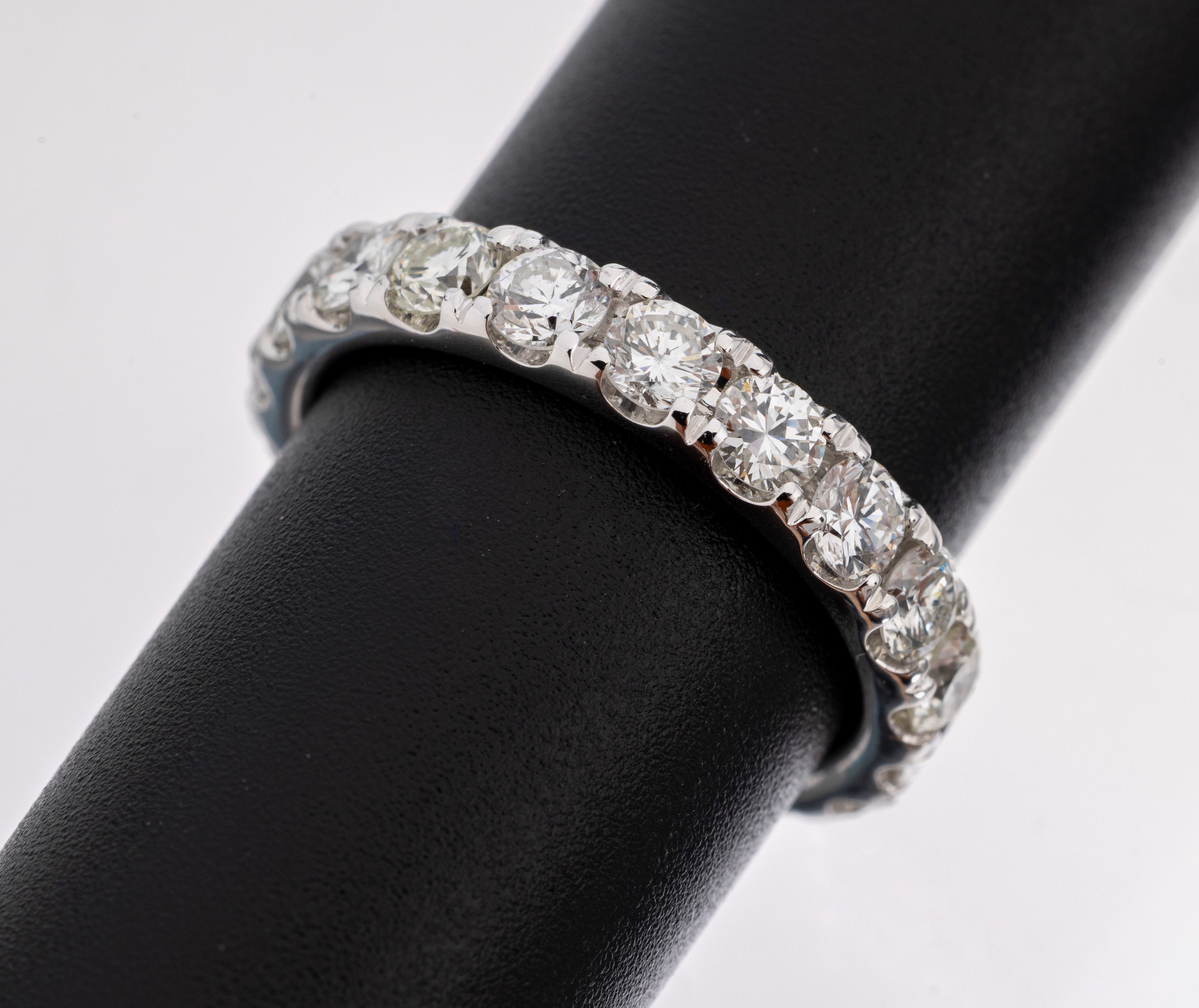 Image 27141772 - 14 kt Gold Brillant-Memoryring, WG 585/000,19 Brillanten zus. ca. 2.73 ct (grav.) ...