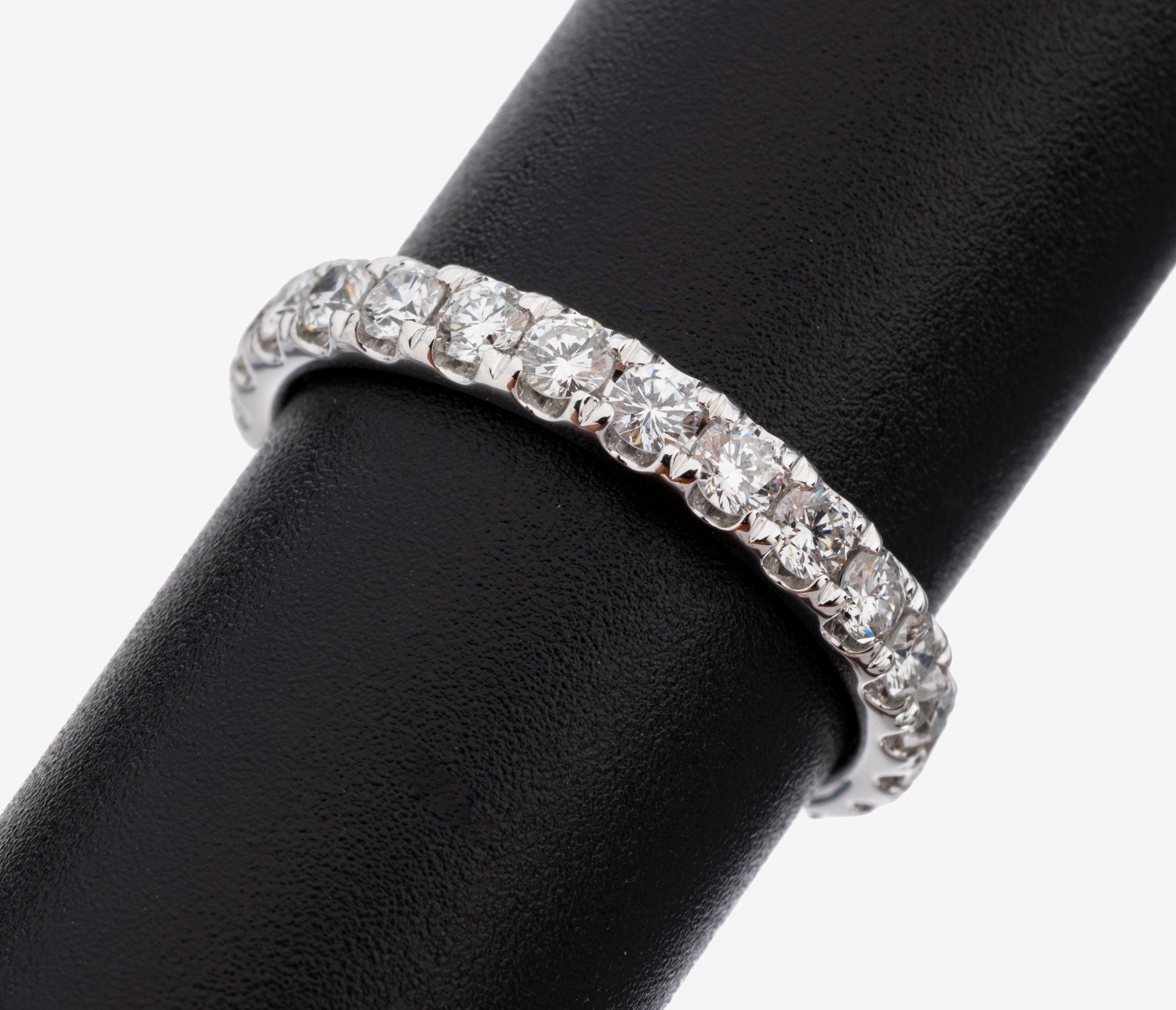 Image 27141774 - 14 kt Gold Brillant-Memoryring, WG 585/000,25 Brillanten zus. ca. 1.43 ct (grav.) ...