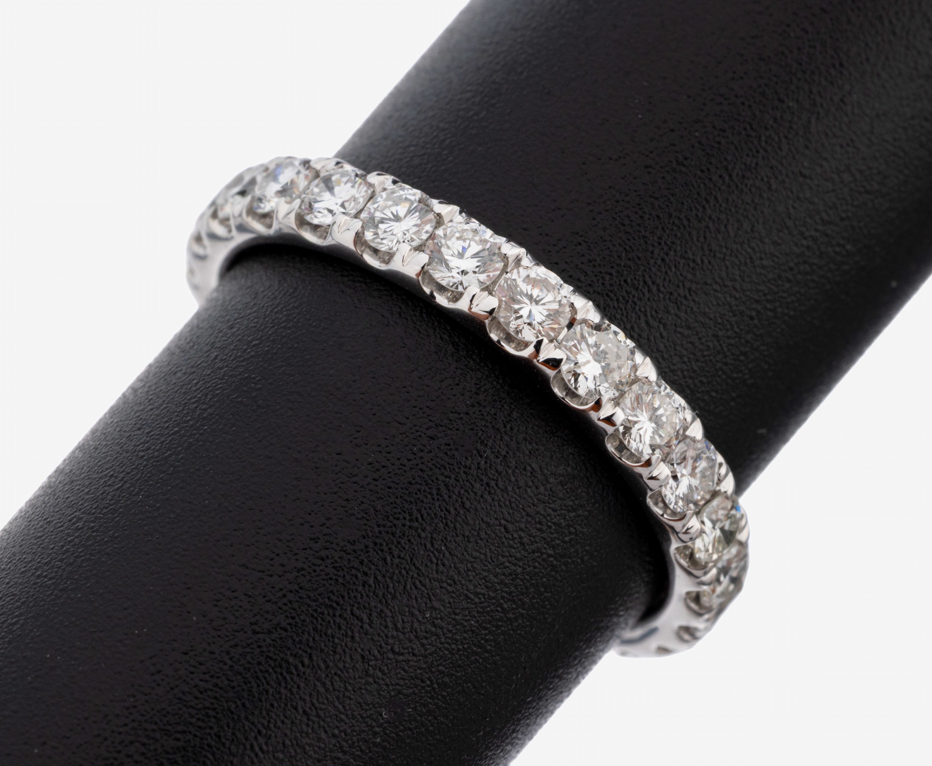 Image 27141776 - 14 kt Gold Brillant-Memoryring, WG 585/000,25 Brillanten zus. ca. 1.43 ct (grav.) ...