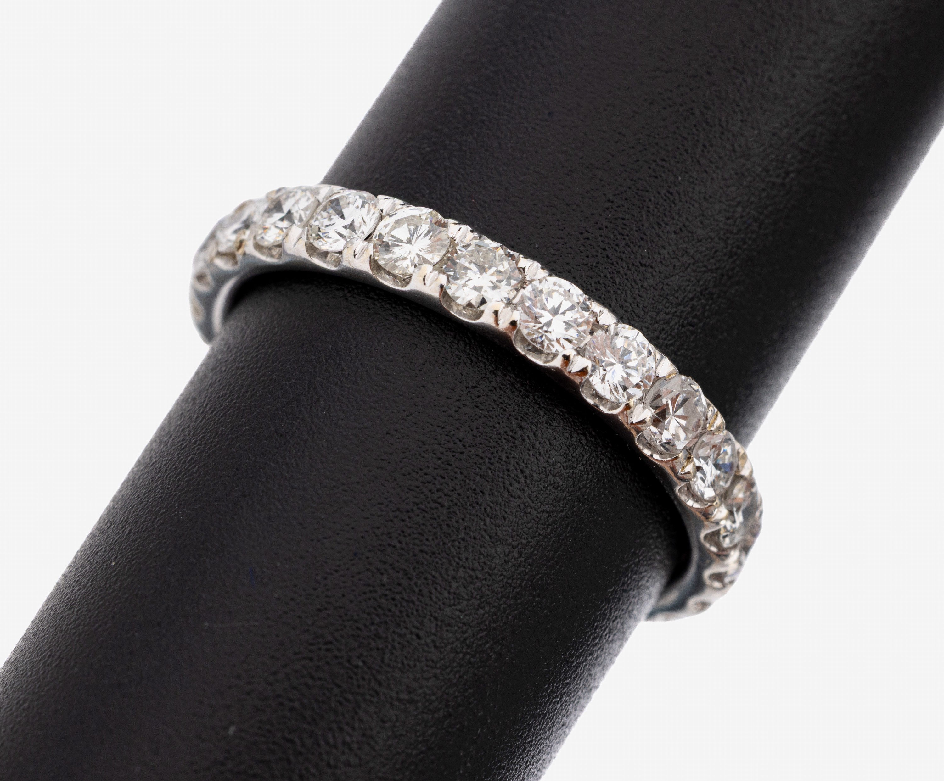 Image 27141938 - 14 kt Gold Brillant-Memoryring, WG 585/000,24 Brillanten zus. ca. 2.0 ct feines Weiß- ...