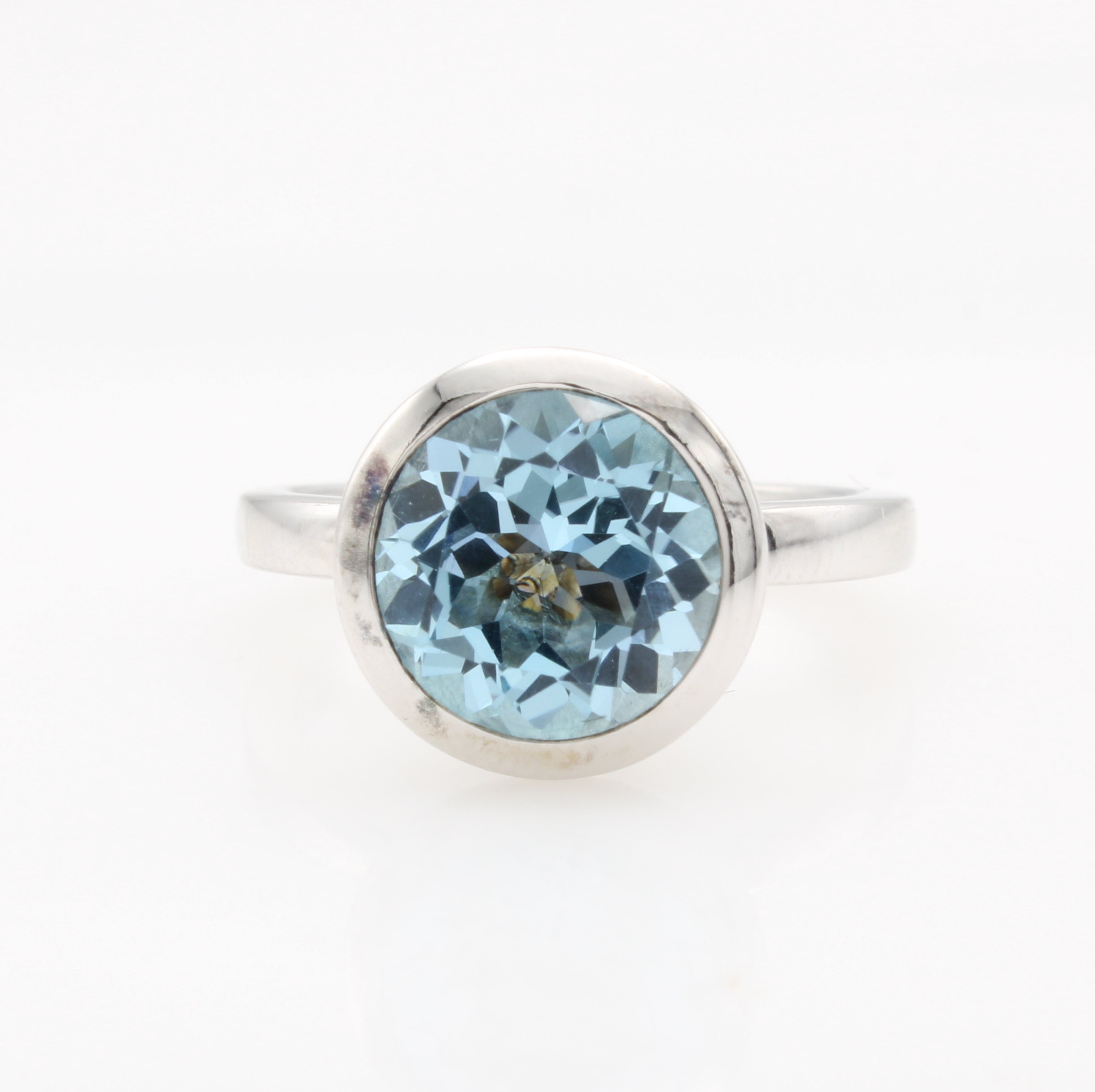 Image 27142036 - Ring mit Blautopas, WG 585/000, runder, fac. Blautopas (beh.), D. ca. 10 mm, RW ca. 56 ...