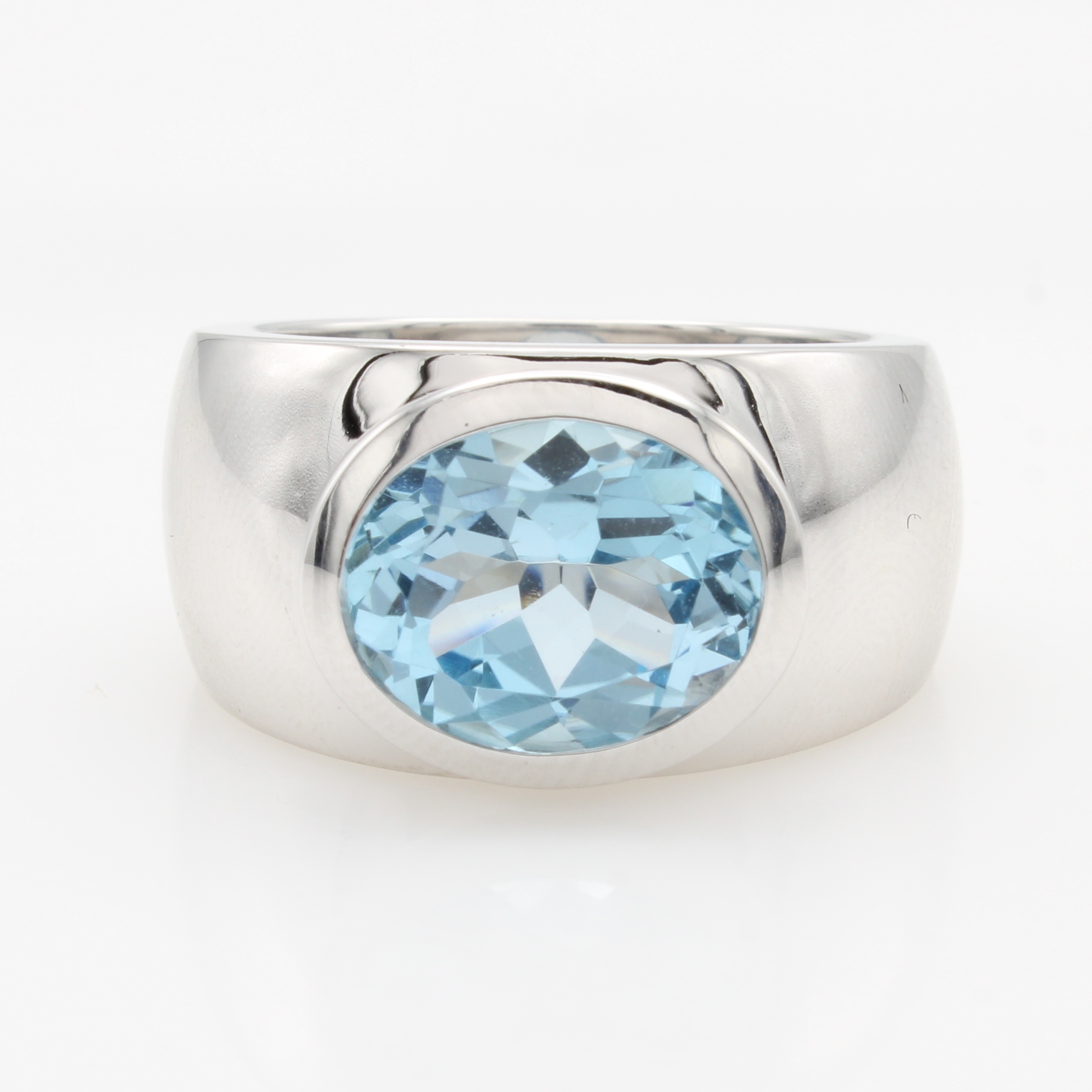 Image 27142037 - Ring mit Blautopas, WG 585/000, ovaler, fac.Blautopas (beh.), Maße ca. 12x10 mm, RW ca. ...