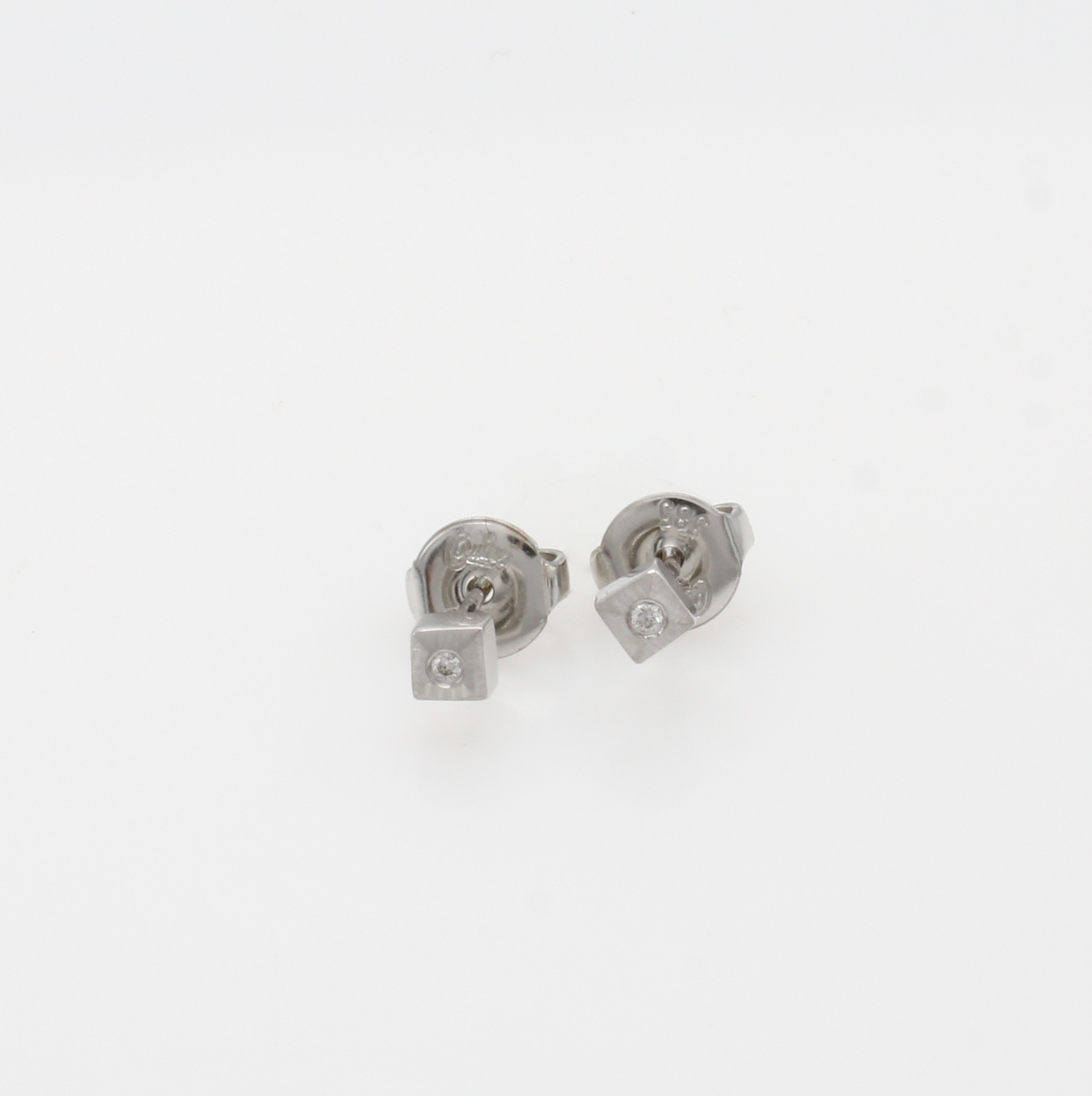 Image 27142045 - Paar kleine Ohrstecker mit Brillanten, WG 585/000, 2 Brill. zus. ca. 0.02 ct feines ...