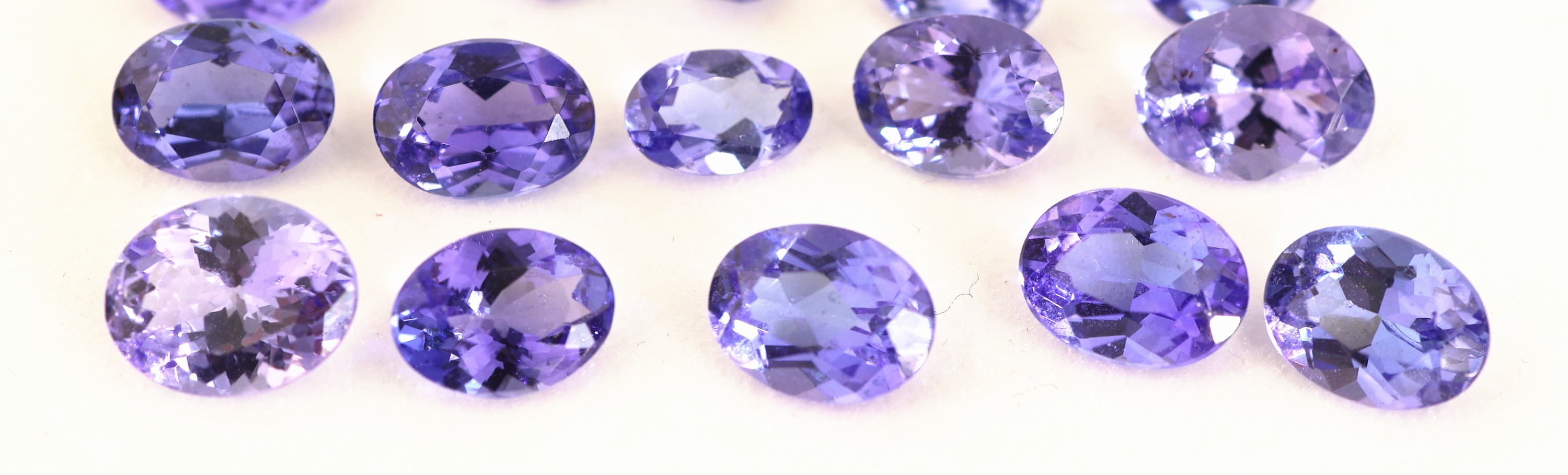 Detail a: Lot lose Tansanite, zus. ca. 41.67 ct, versch.Schliffformen und Größen