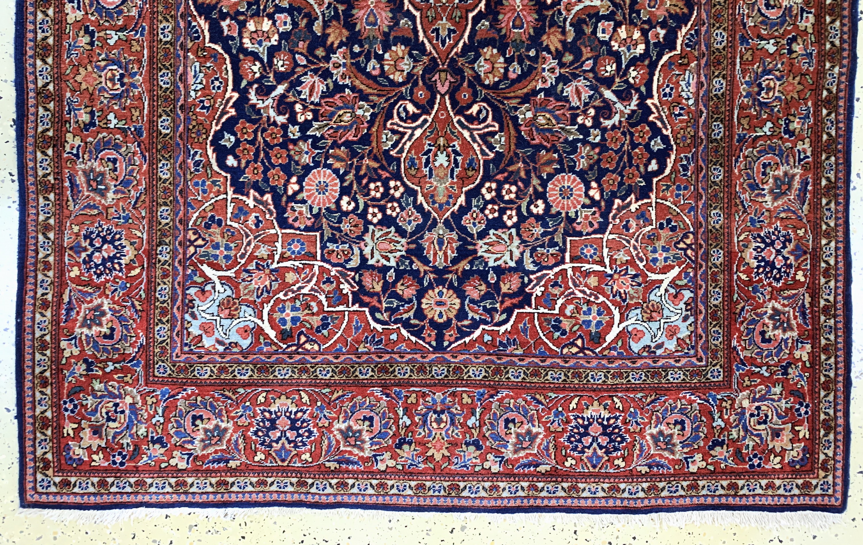 Detail c: Ghaswin antik, Persien, um 1900, Wolle auf Baumwolle, ca. 210 x 133 cm, gereinigt, EHZ: 2(kleine Mottenfrass Stellen).