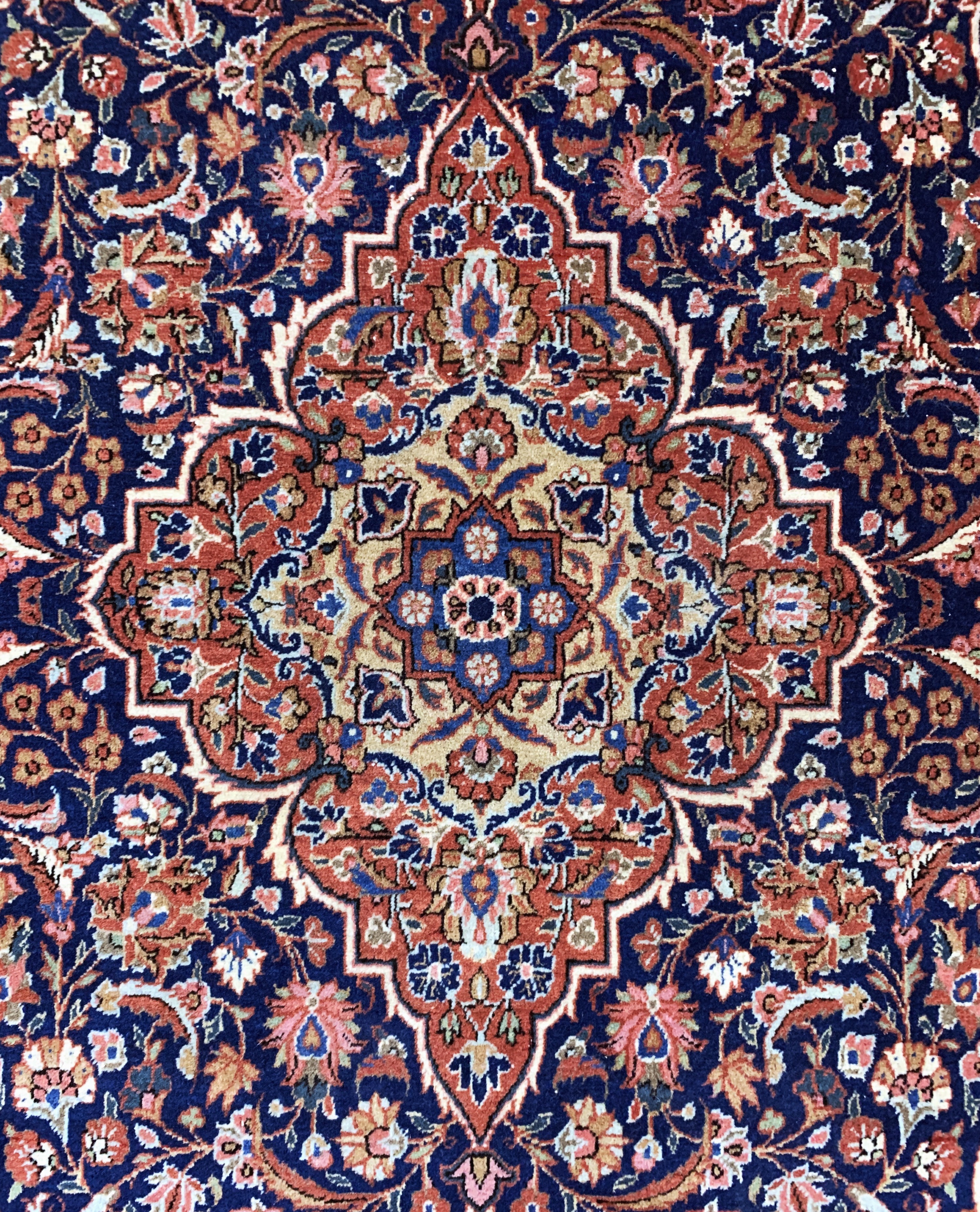 Detail d: Ghaswin antik, Persien, um 1900, Wolle auf Baumwolle, ca. 210 x 133 cm, gereinigt, EHZ: 2(kleine Mottenfrass Stellen).
