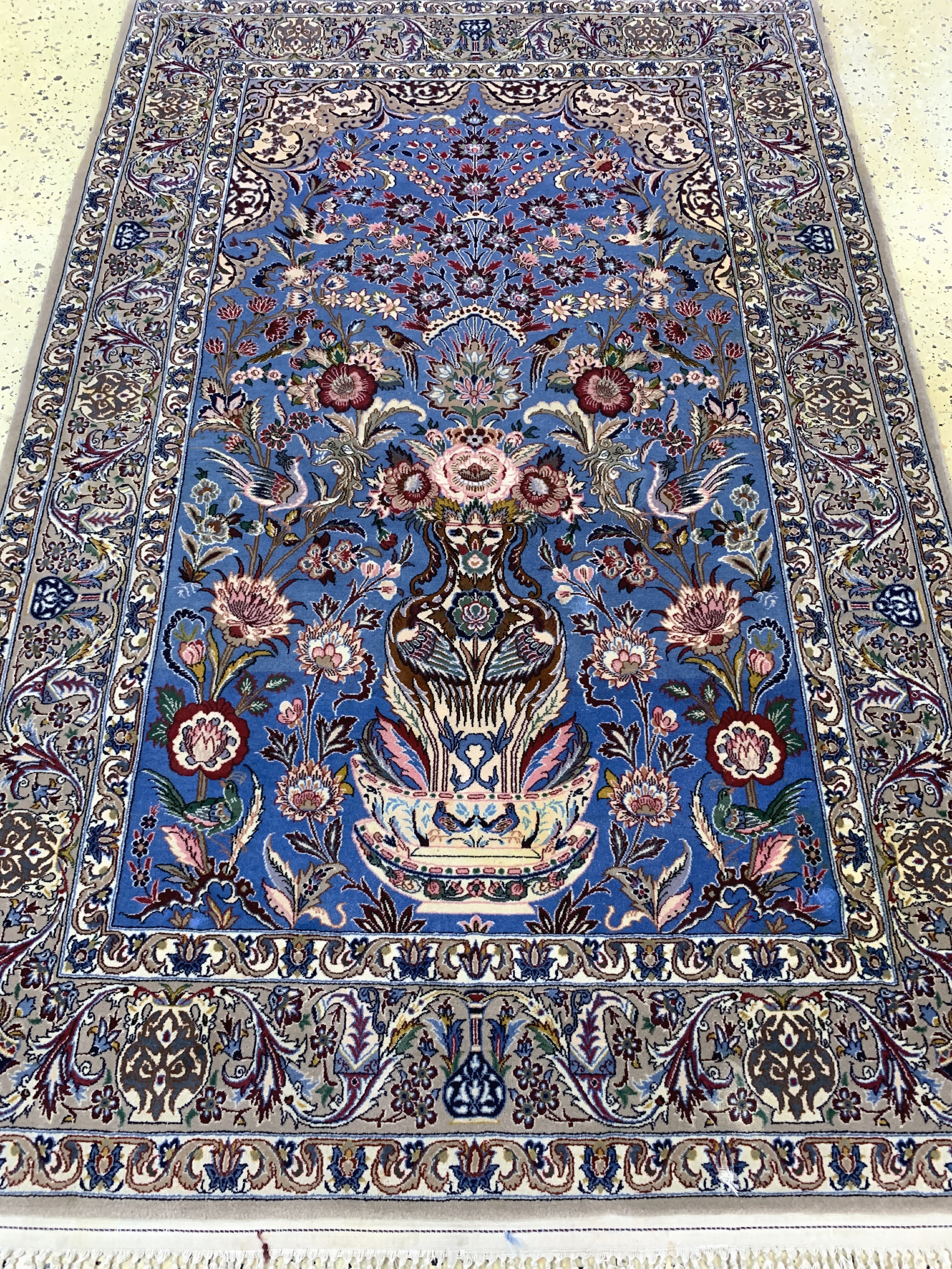 Detail d: Esfahan fein, Persien, Mitte 20.Jhd, Korkwolle auf Seide, ca. 170 x 111 cm, ca. 1,0Mio. Kn/qm, Mottenfraß, EHZ: 2