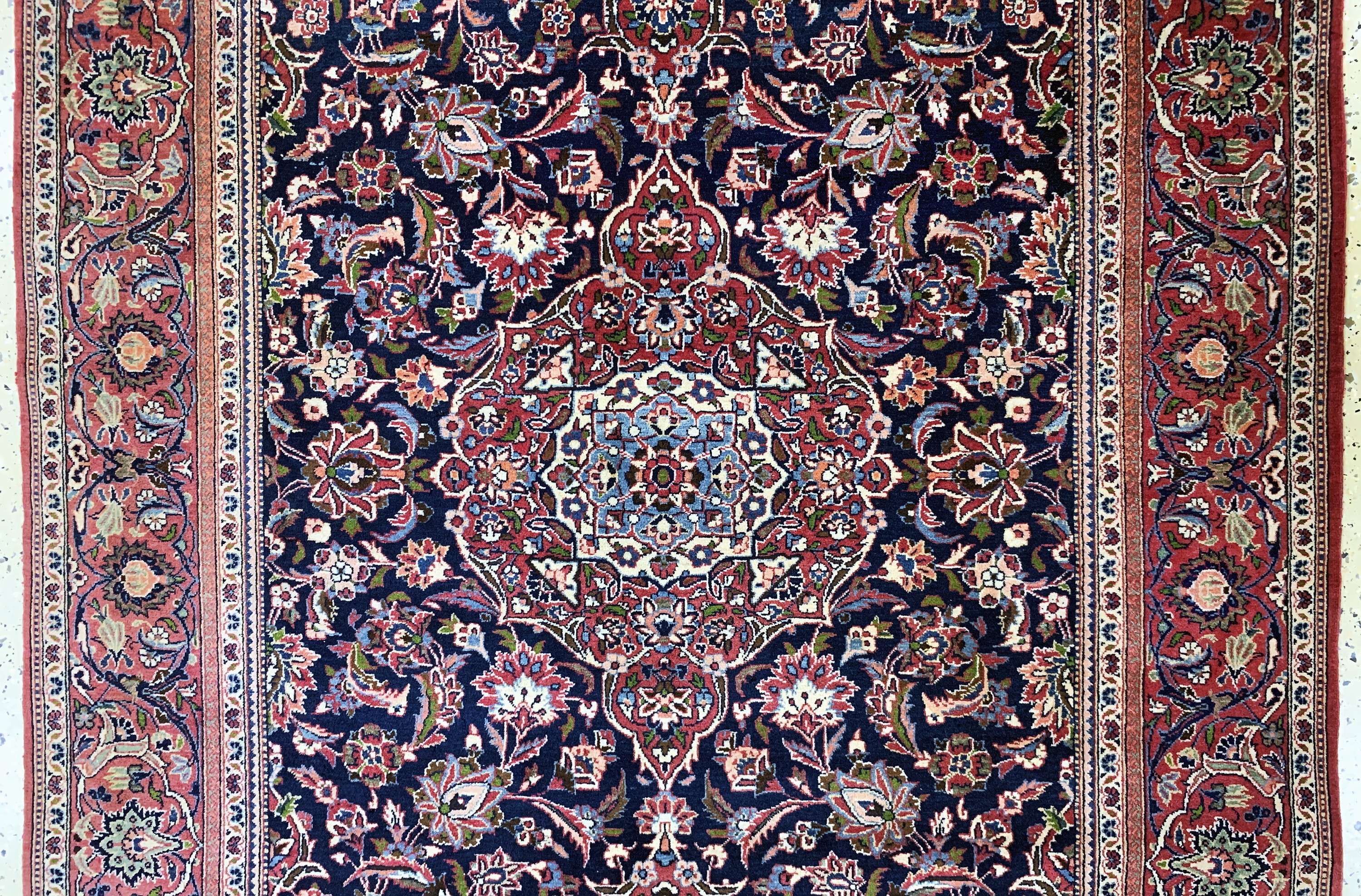 Detail b: Keschan Kork alt, Persien, Anfang 20.Jhd, Korkwolle auf Baumwolle, ca. 215 x 135 cm, gereinigt, EHZ: 2(kleine Mottenfrass Stellen).