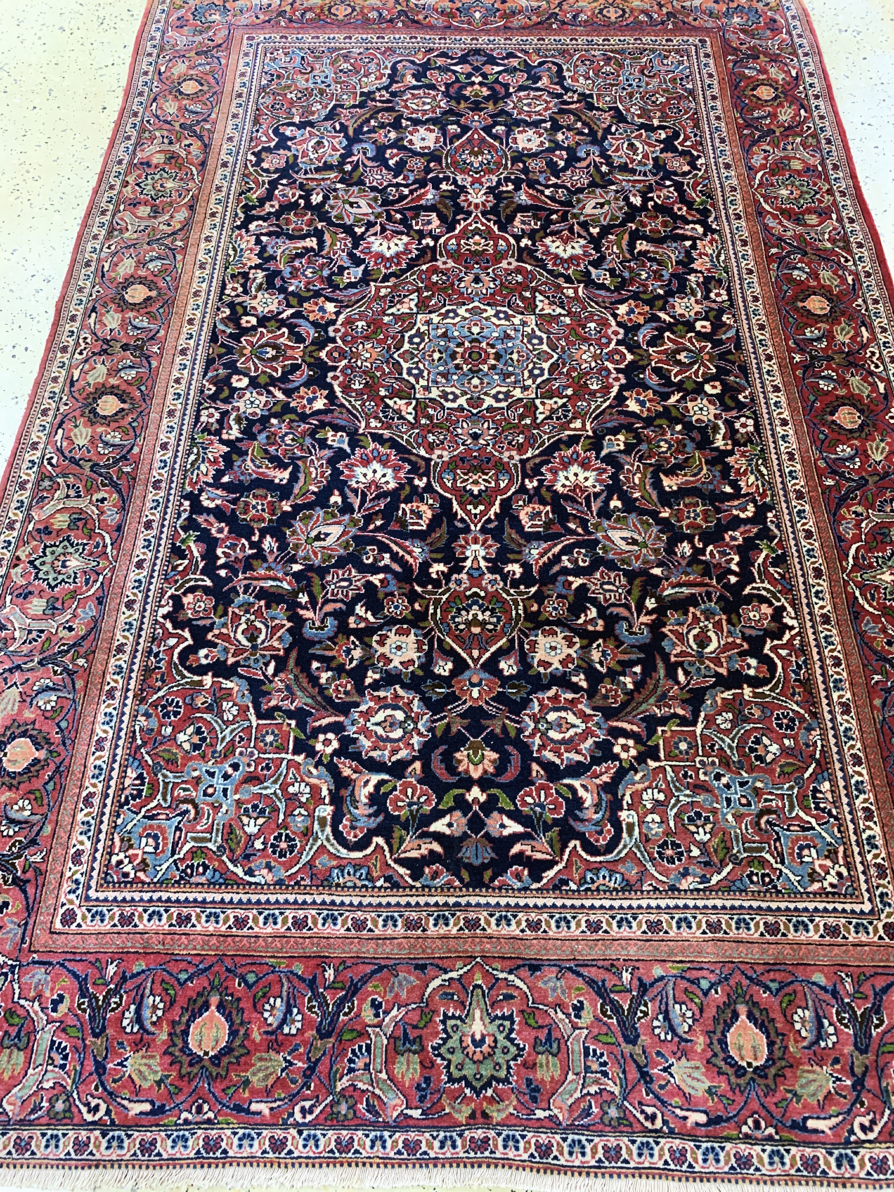 Detail e: Keschan Kork alt, Persien, Anfang 20.Jhd, Korkwolle auf Baumwolle, ca. 215 x 135 cm, gereinigt, EHZ: 2(kleine Mottenfrass Stellen).