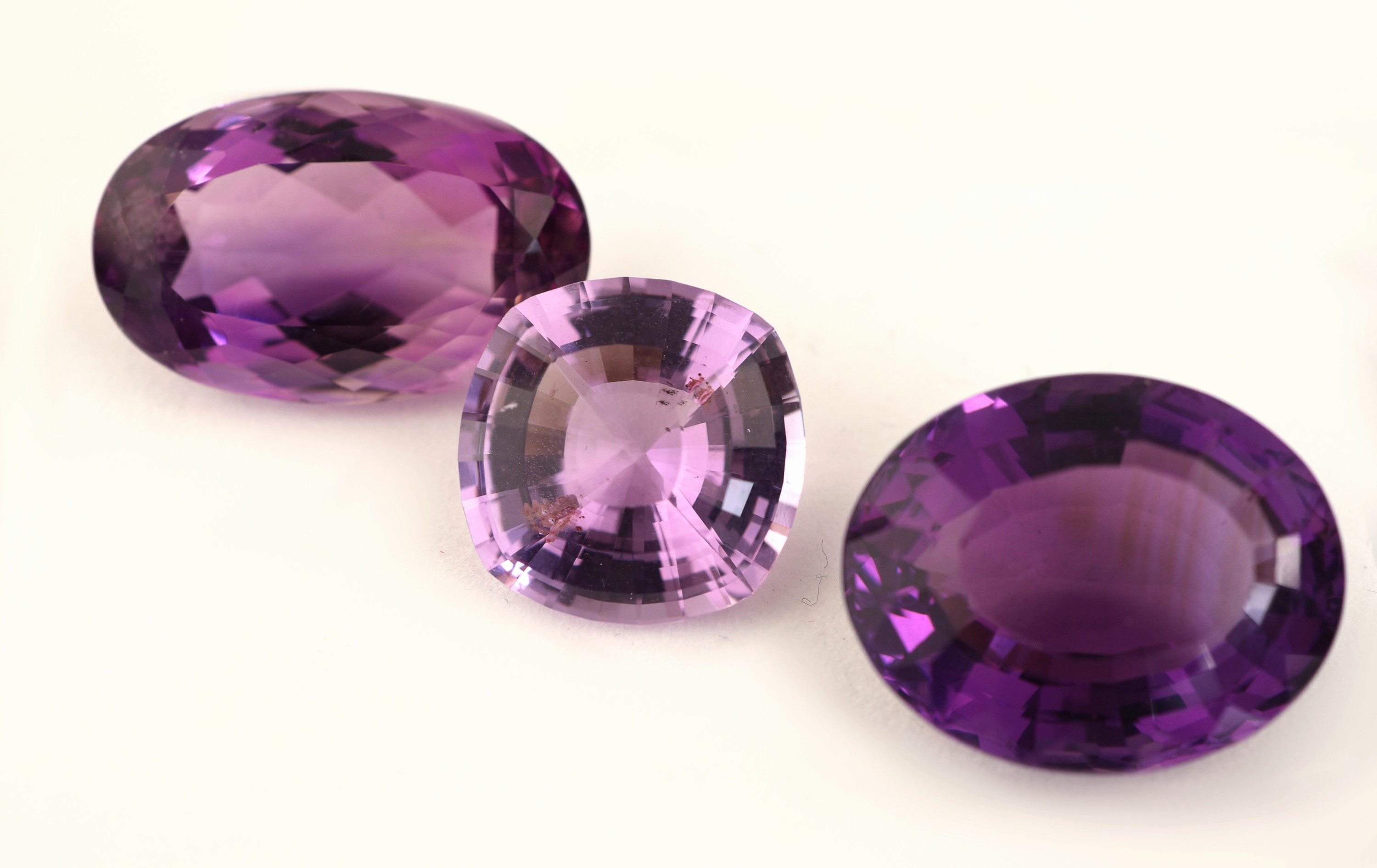 Image 27142214 - Lot lose Amethyste, zus. ca. 465.69 ct, versch. Schliffformen, Größen und Farbnuancen