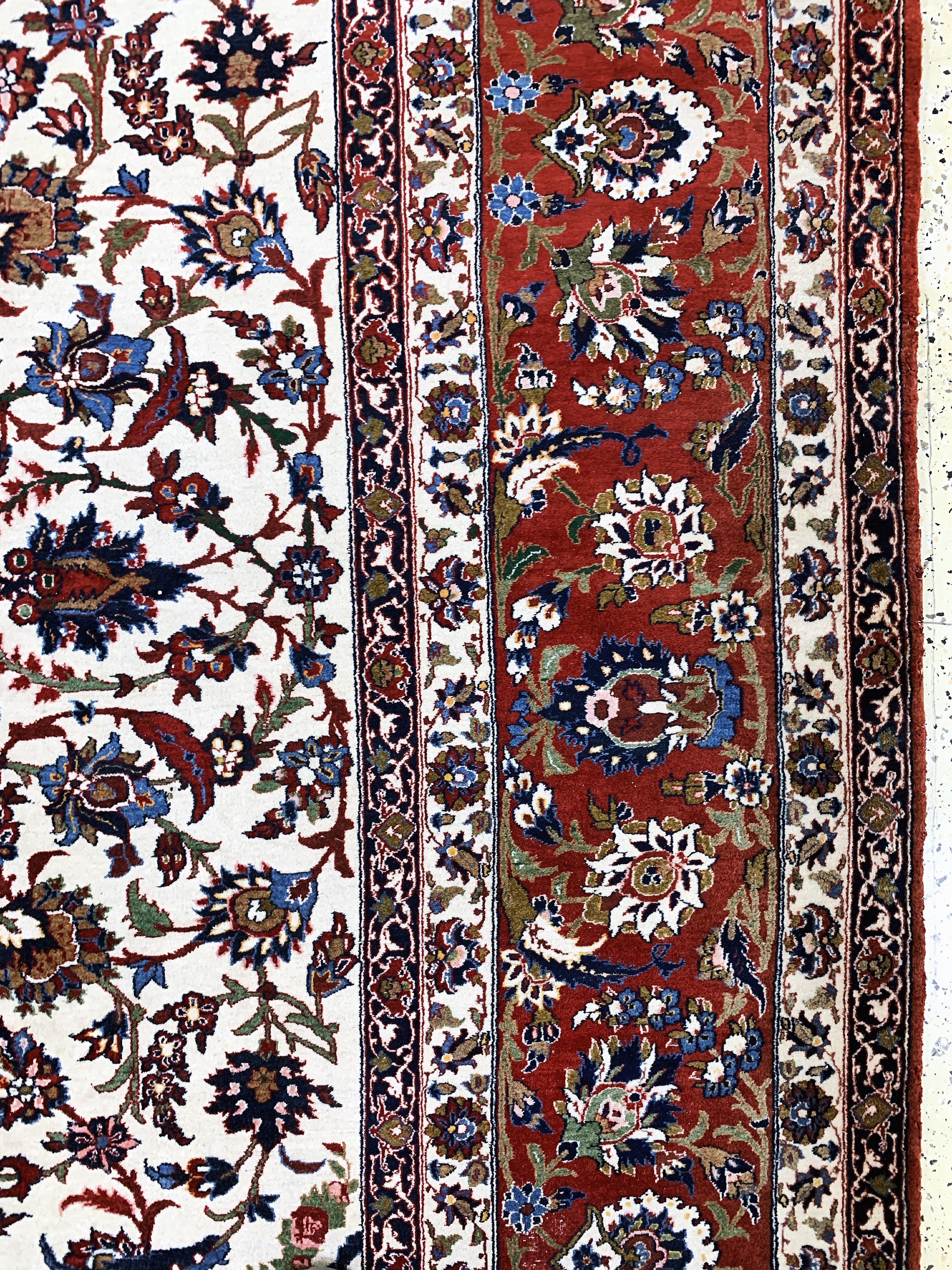 Detail e: Esfahan alt, Persien, Anfang 20.Jhd, Korkwolle auf Baumwolle, ca. 405 x 300 cm, Mottenfraß am Rand, EHZ: 3