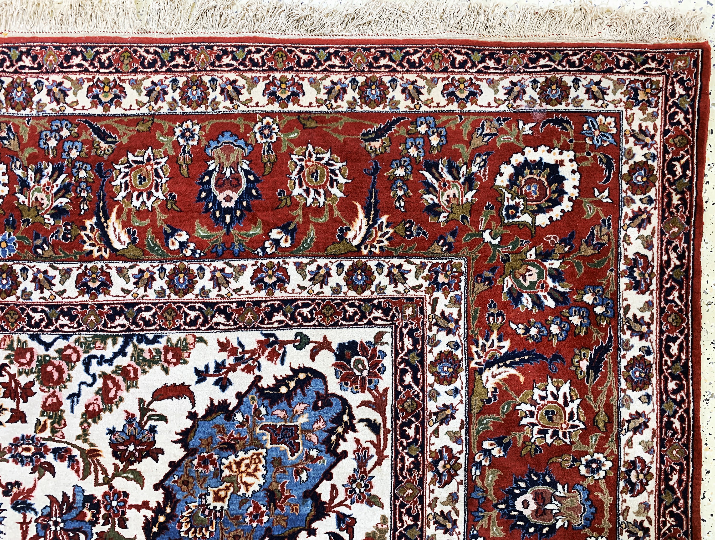 Detail f: Esfahan alt, Persien, Anfang 20.Jhd, Korkwolle auf Baumwolle, ca. 405 x 300 cm, Mottenfraß am Rand, EHZ: 3
