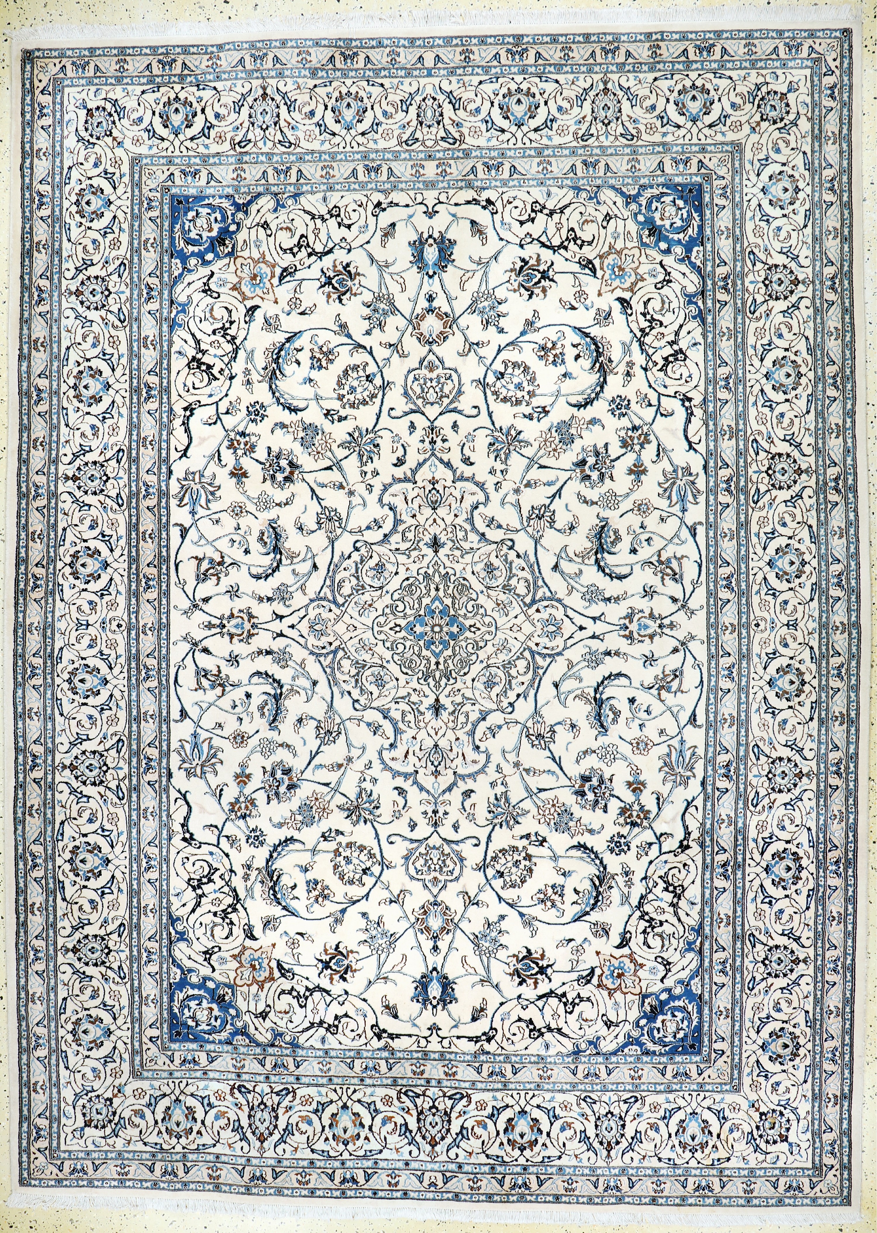 Image 27142244 - Nain fein(9 La), Persien, Ende 20.Jhd, Korkwolle mit Seide, ca. 347 x 254 cm, ...