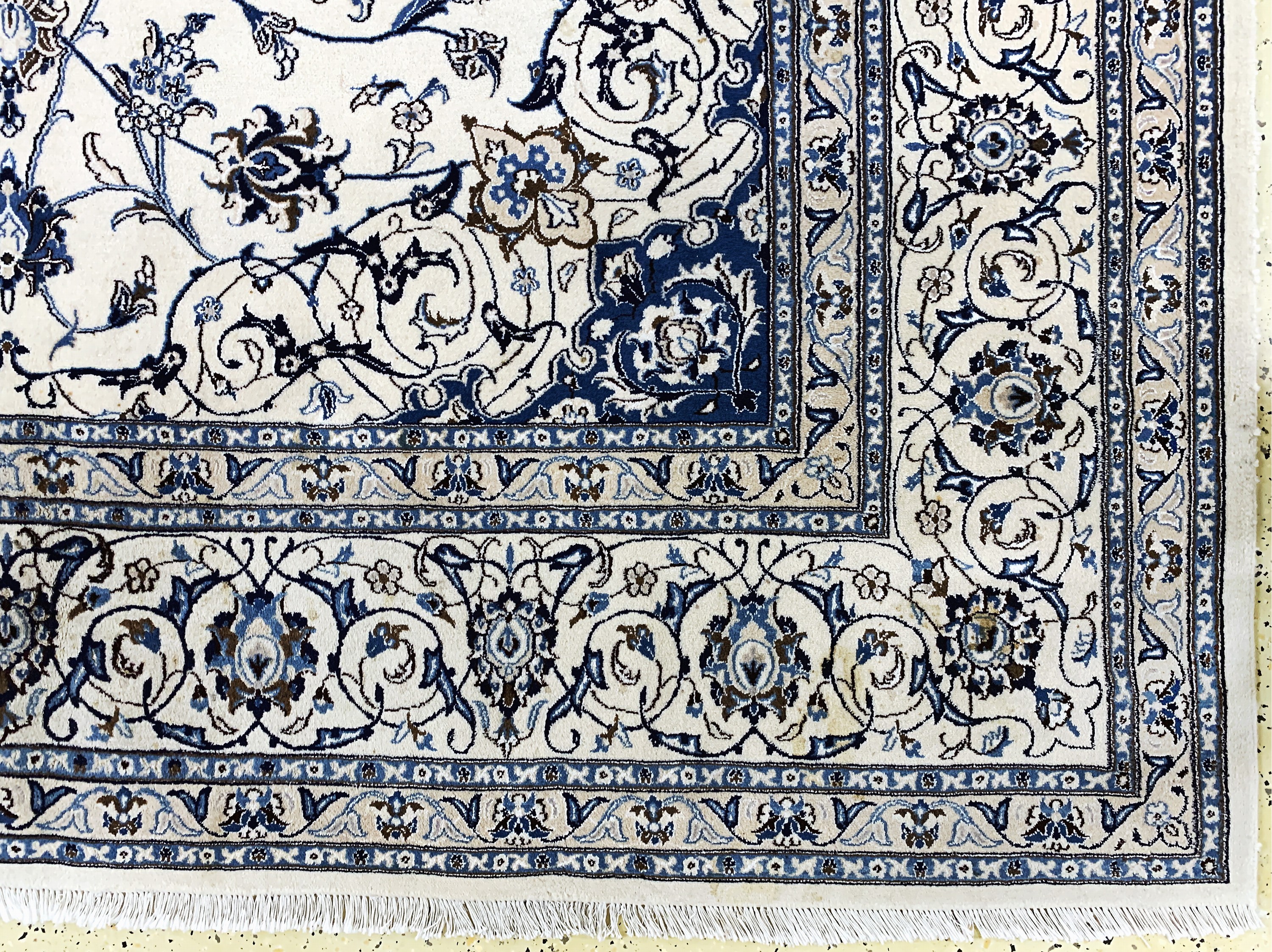 Detail a: Nain fein(9 La), Persien, Ende 20.Jhd, Korkwolle mit Seide, ca. 347 x 254 cm, Reinigungsbedürftig, EHZ: 2
