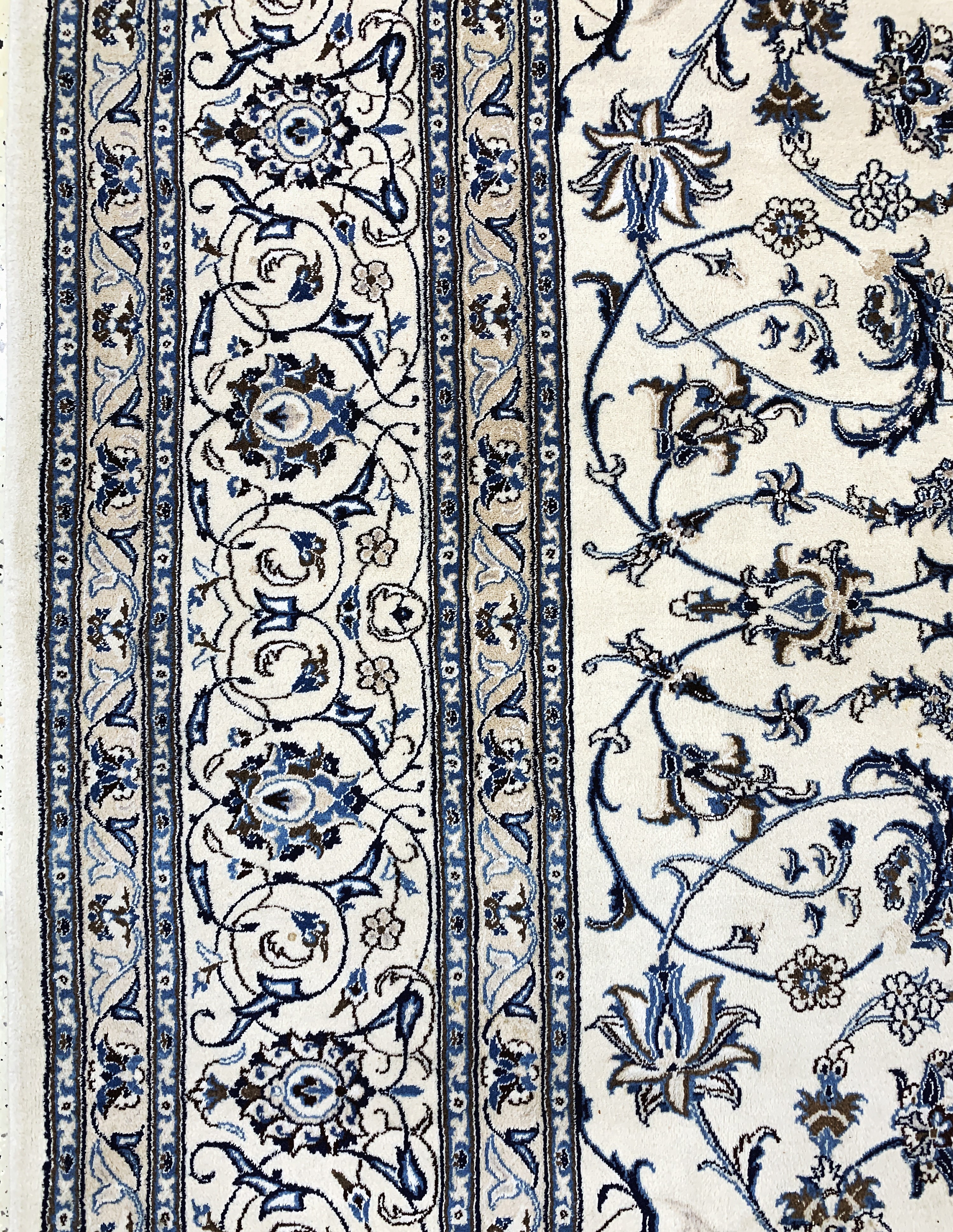 Detail c: Nain fein(9 La), Persien, Ende 20.Jhd, Korkwolle mit Seide, ca. 347 x 254 cm, Reinigungsbedürftig, EHZ: 2