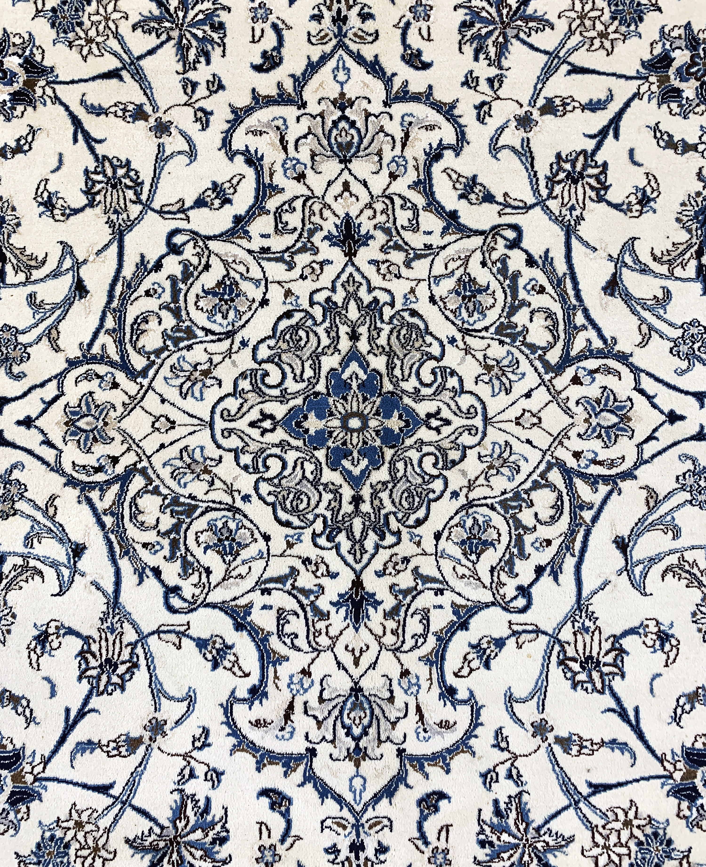 Detail d: Nain fein(9 La), Persien, Ende 20.Jhd, Korkwolle mit Seide, ca. 347 x 254 cm, Reinigungsbedürftig, EHZ: 2