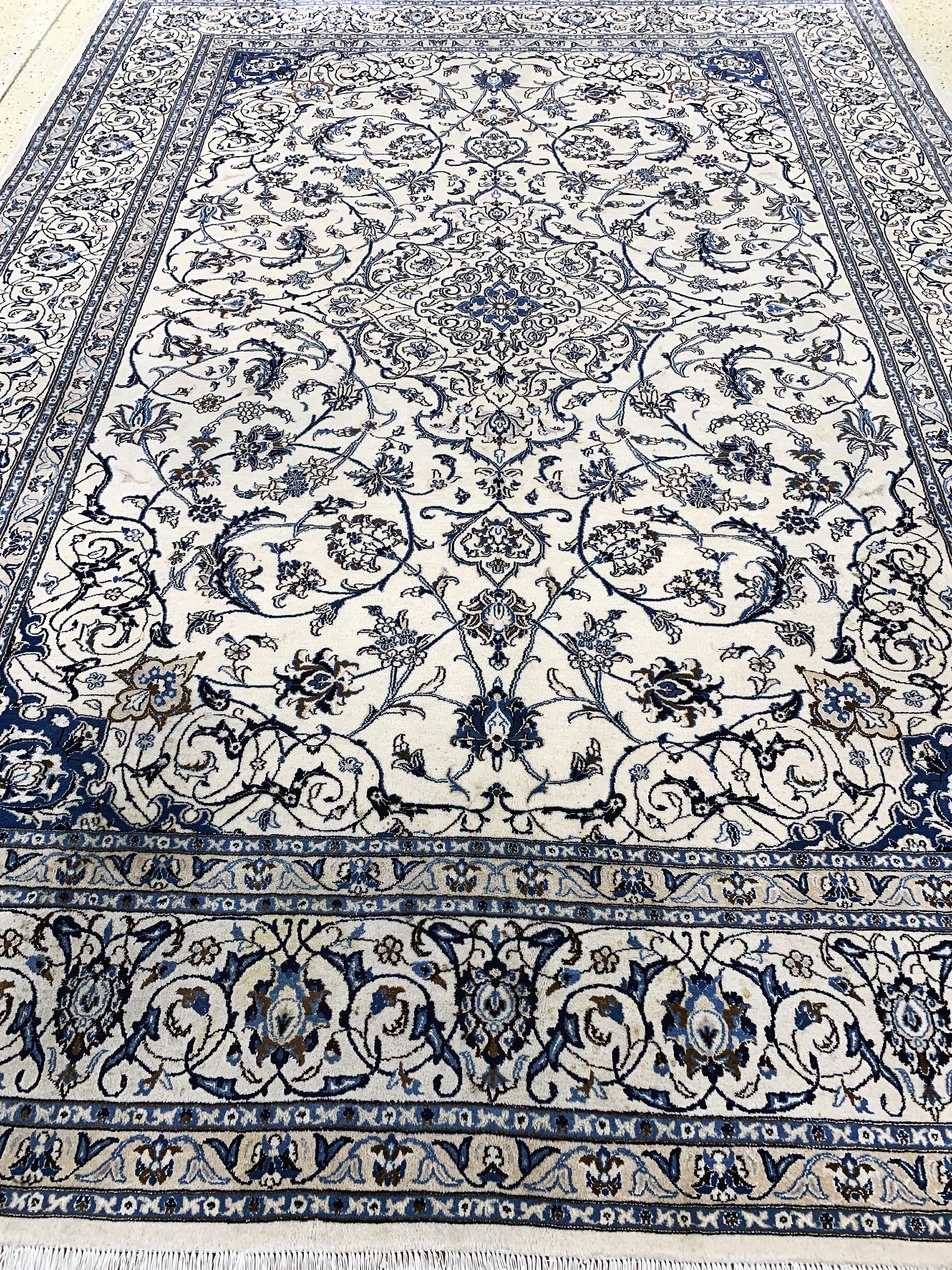 Detail h: Nain fein(9 La), Persien, Ende 20.Jhd, Korkwolle mit Seide, ca. 347 x 254 cm, Reinigungsbedürftig, EHZ: 2