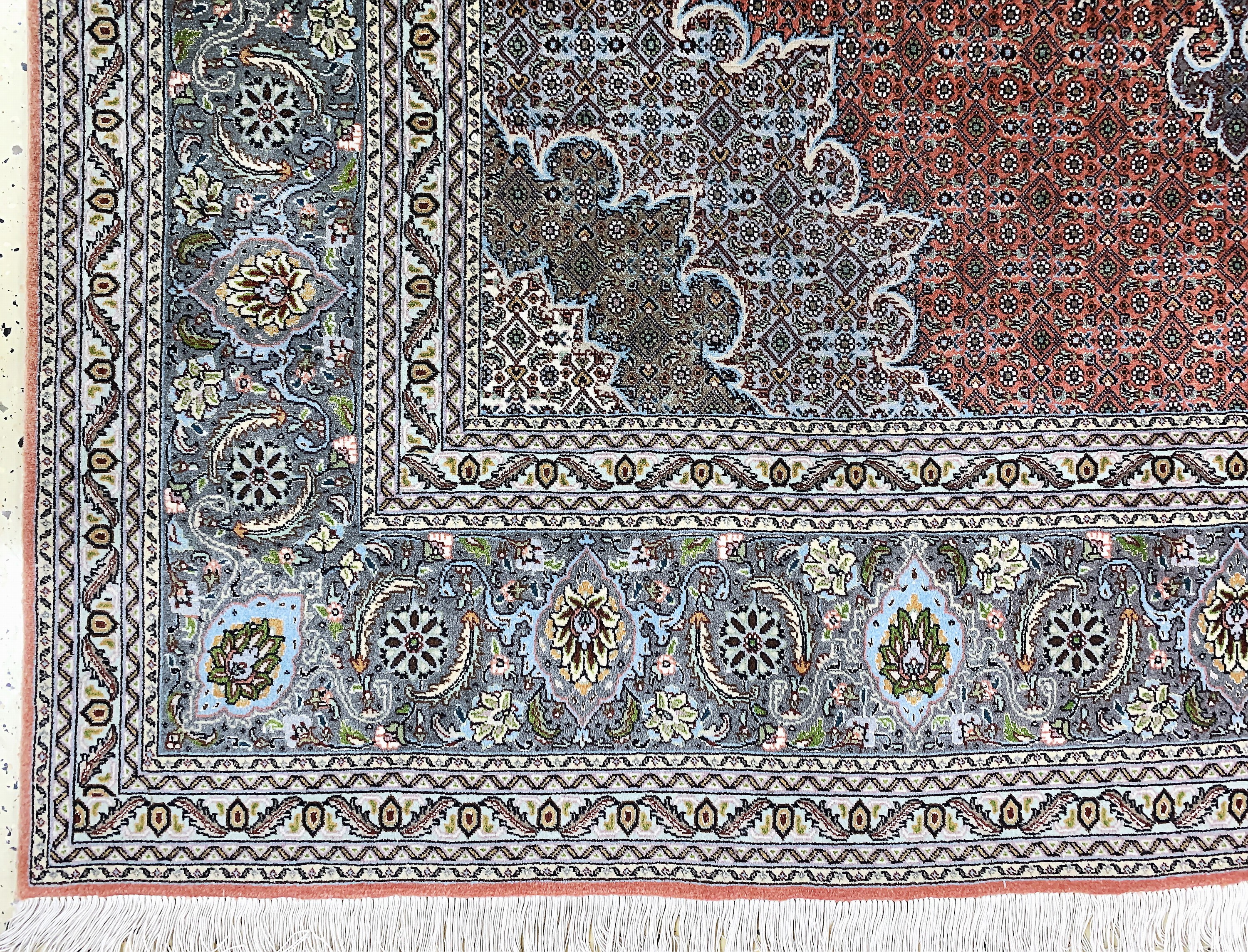 Detail b: Täbriz fein(50 Raj), Persien, Ende 20.Jhd, Korkwolle mit Seide, ca. 210 x 200 cm, ca. 500.000 Kn/qm, EHZ: 1-2
