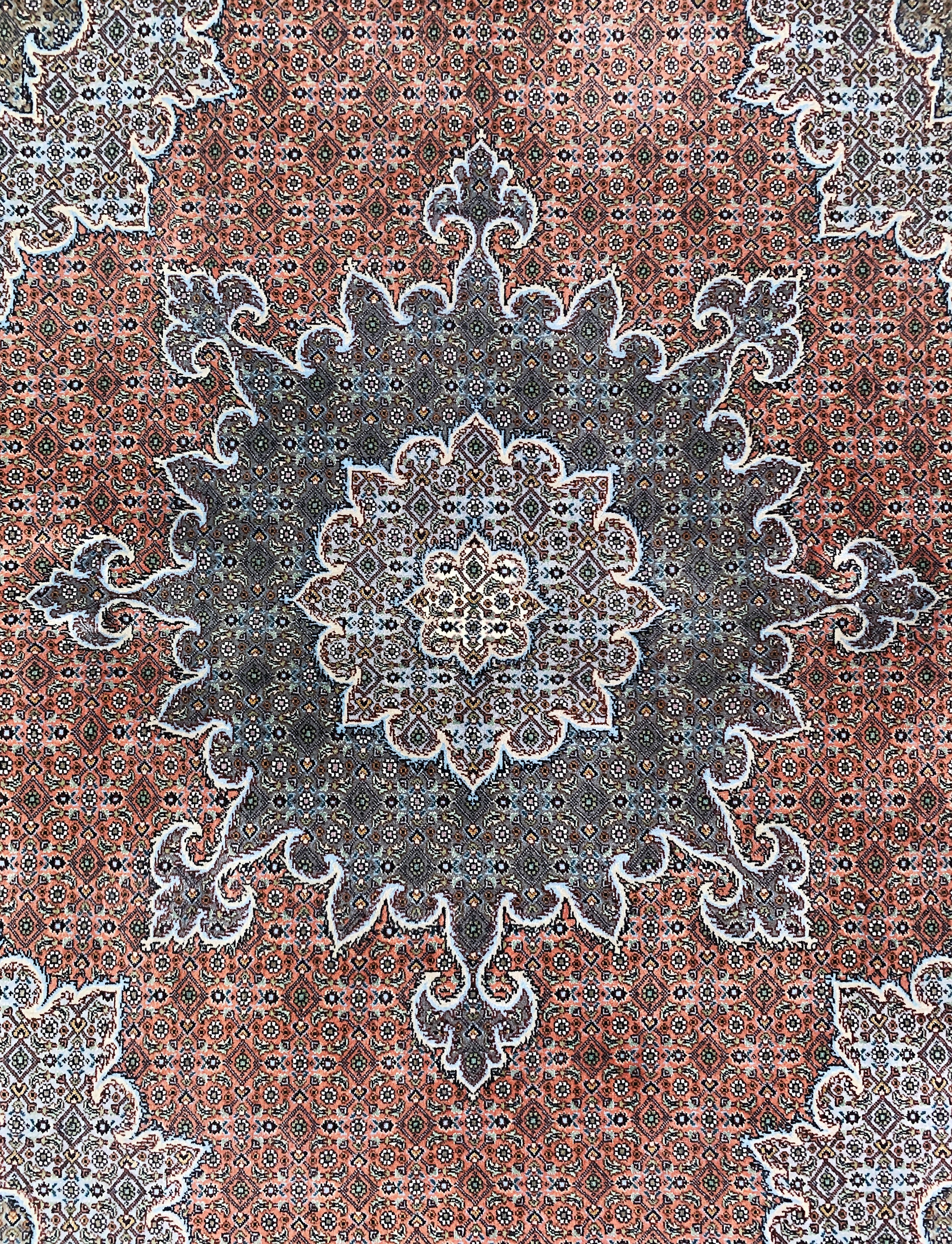 Detail c: Täbriz fein(50 Raj), Persien, Ende 20.Jhd, Korkwolle mit Seide, ca. 210 x 200 cm, ca. 500.000 Kn/qm, EHZ: 1-2