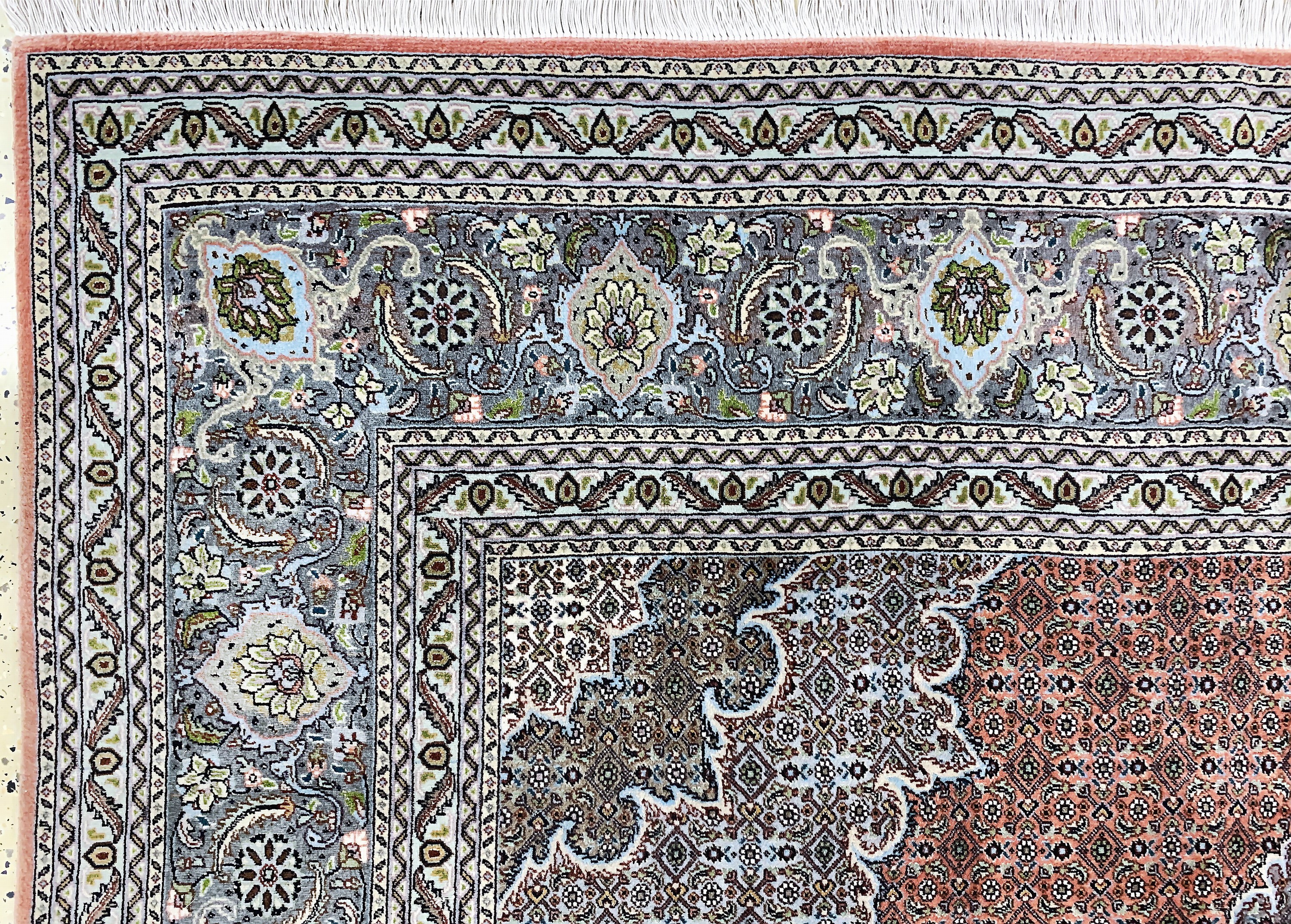 Detail e: Täbriz fein(50 Raj), Persien, Ende 20.Jhd, Korkwolle mit Seide, ca. 210 x 200 cm, ca. 500.000 Kn/qm, EHZ: 1-2