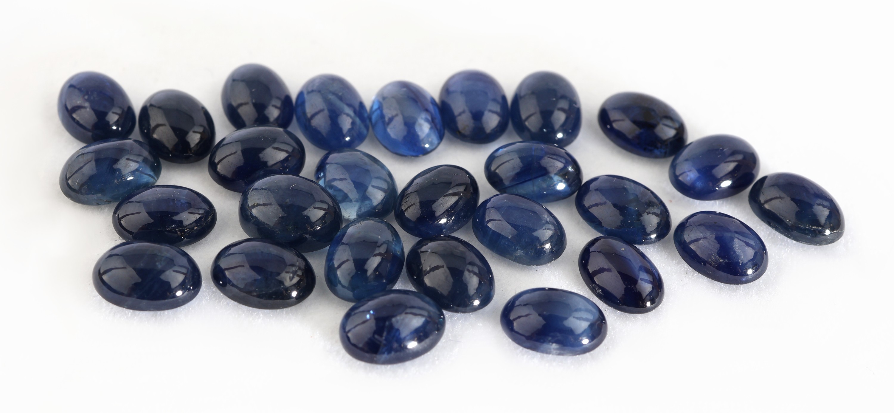 Image 27142286 - Lot lose Saphire, zus. ca. 31.98 ct, ovale Cabochons in versch. Größen Schätzpreis: ...