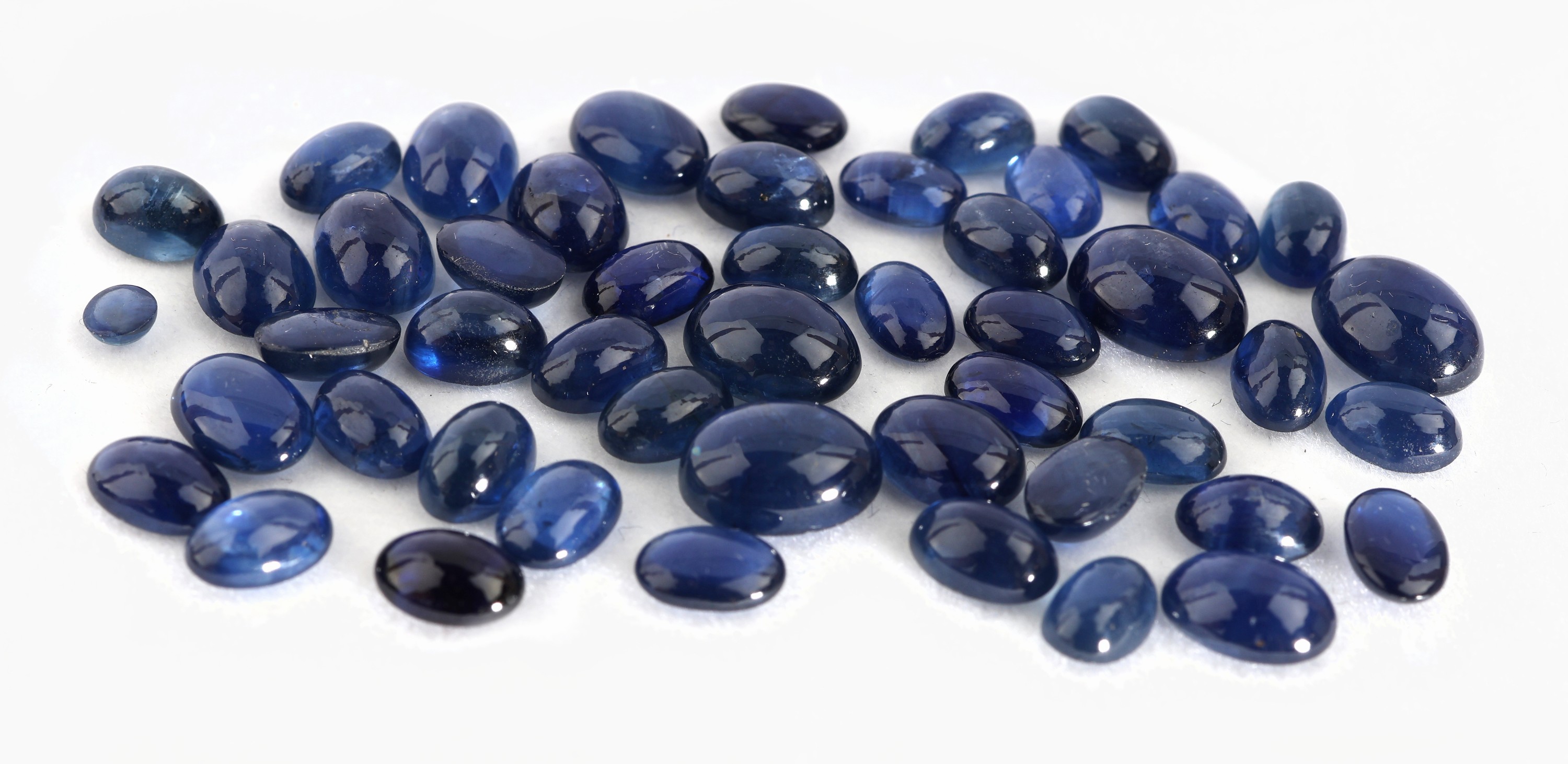 Image 27142288 - Lot lose Saphire, zus. ca. 41.91 ct, ovale Cabochons in versch. Größen und Farbnuancen ...