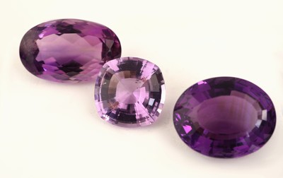 Image Lot lose Amethyste, zus. ca. 465.69 ct, versch. Schliffformen, Größen und Farbnuancen