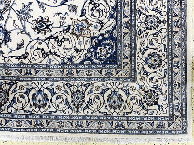 27142244a - Nain fein(9 La), Persien, Ende 20.Jhd, Korkwolle mit Seide, ca. 347 x 254 cm, ...