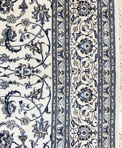27142244e - Nain fein(9 La), Persien, Ende 20.Jhd, Korkwolle mit Seide, ca. 347 x 254 cm, ...