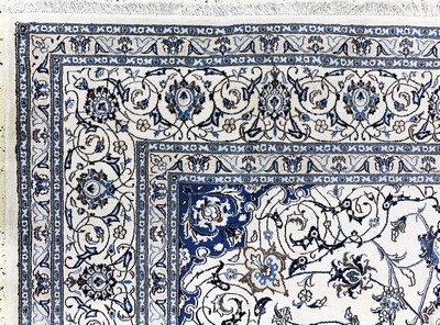 27142244g - Nain fein(9 La), Persien, Ende 20.Jhd, Korkwolle mit Seide, ca. 347 x 254 cm, ...